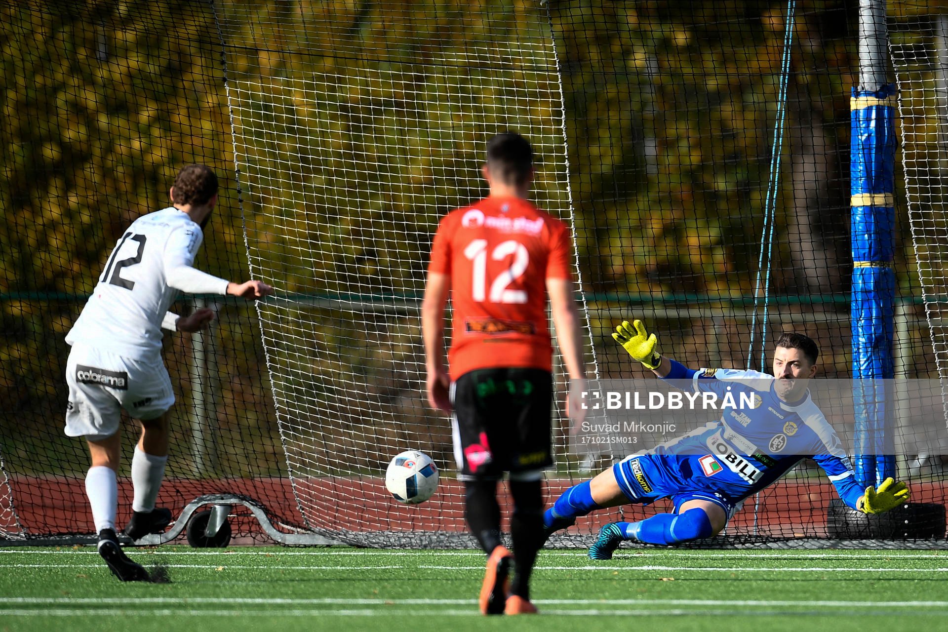 Oskarshamns Christopher Christensson gör 1-0-målet på