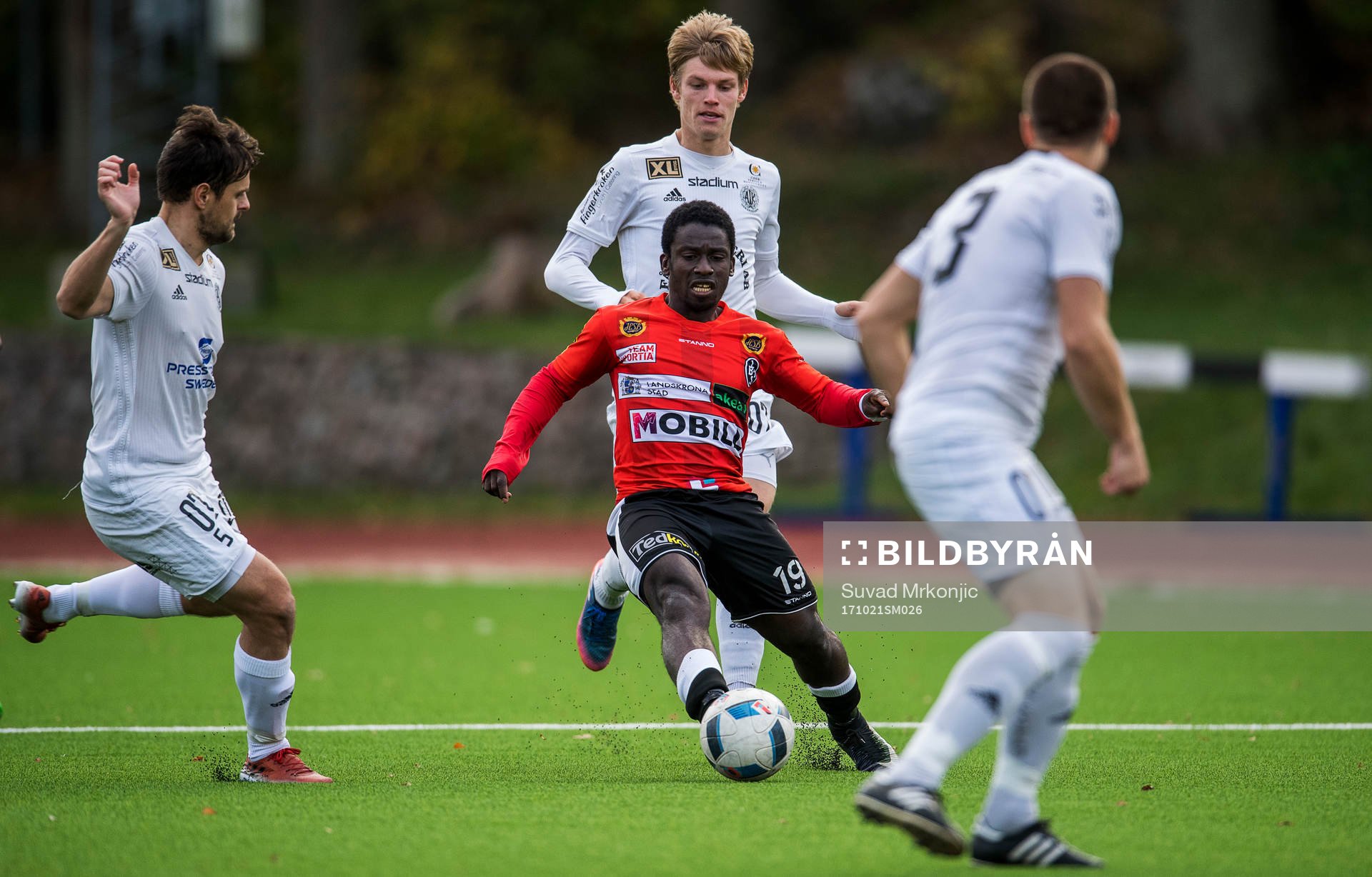 Landskronas Thierry Zahui samt Oskarshamns Mergim Smakolli