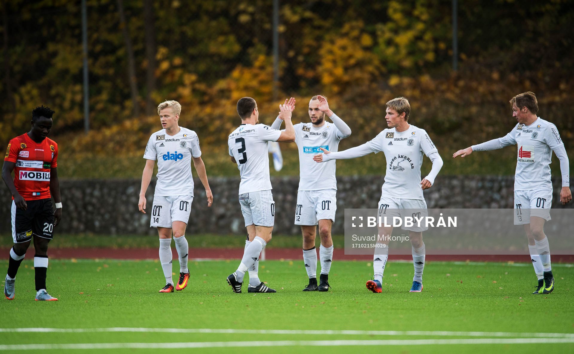 Oskarshamns Cristopher Christensson jublar med lagkamrater