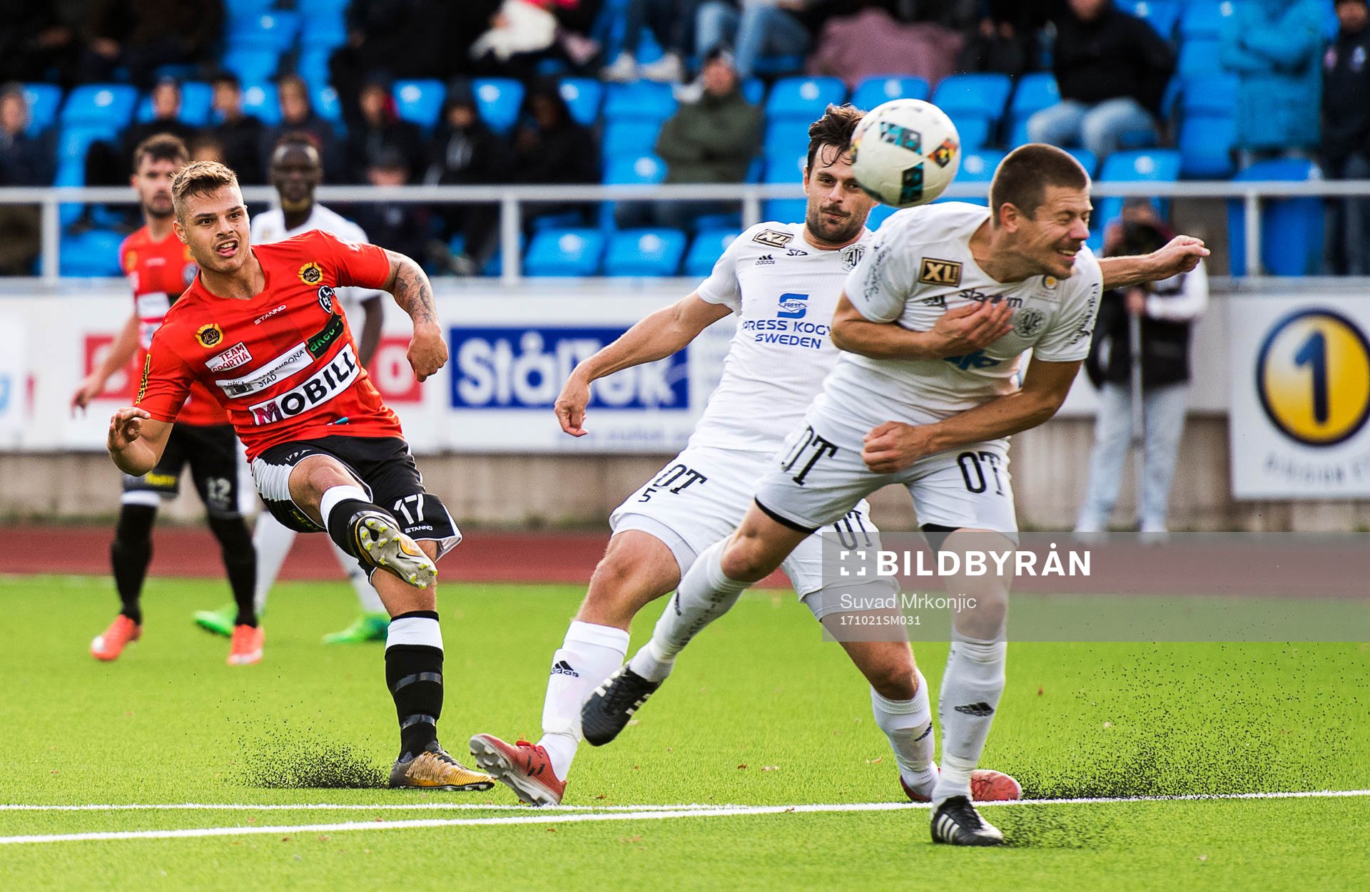 Landskronas Dino Mesic gör 1-1 målet medan Oskarshamns