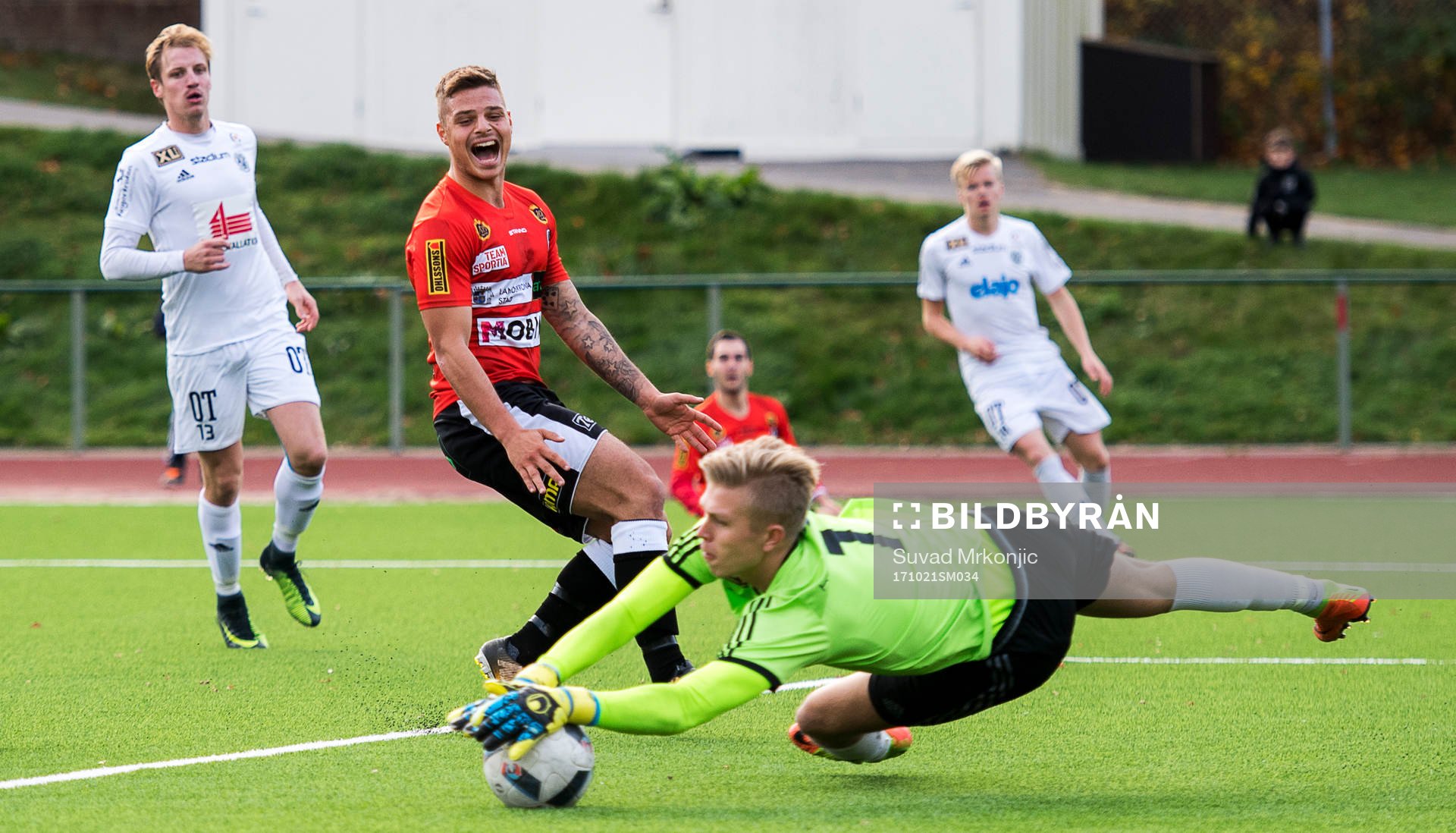 Landskronas Dino Mesic och Oskarshamns målvakt Oliver