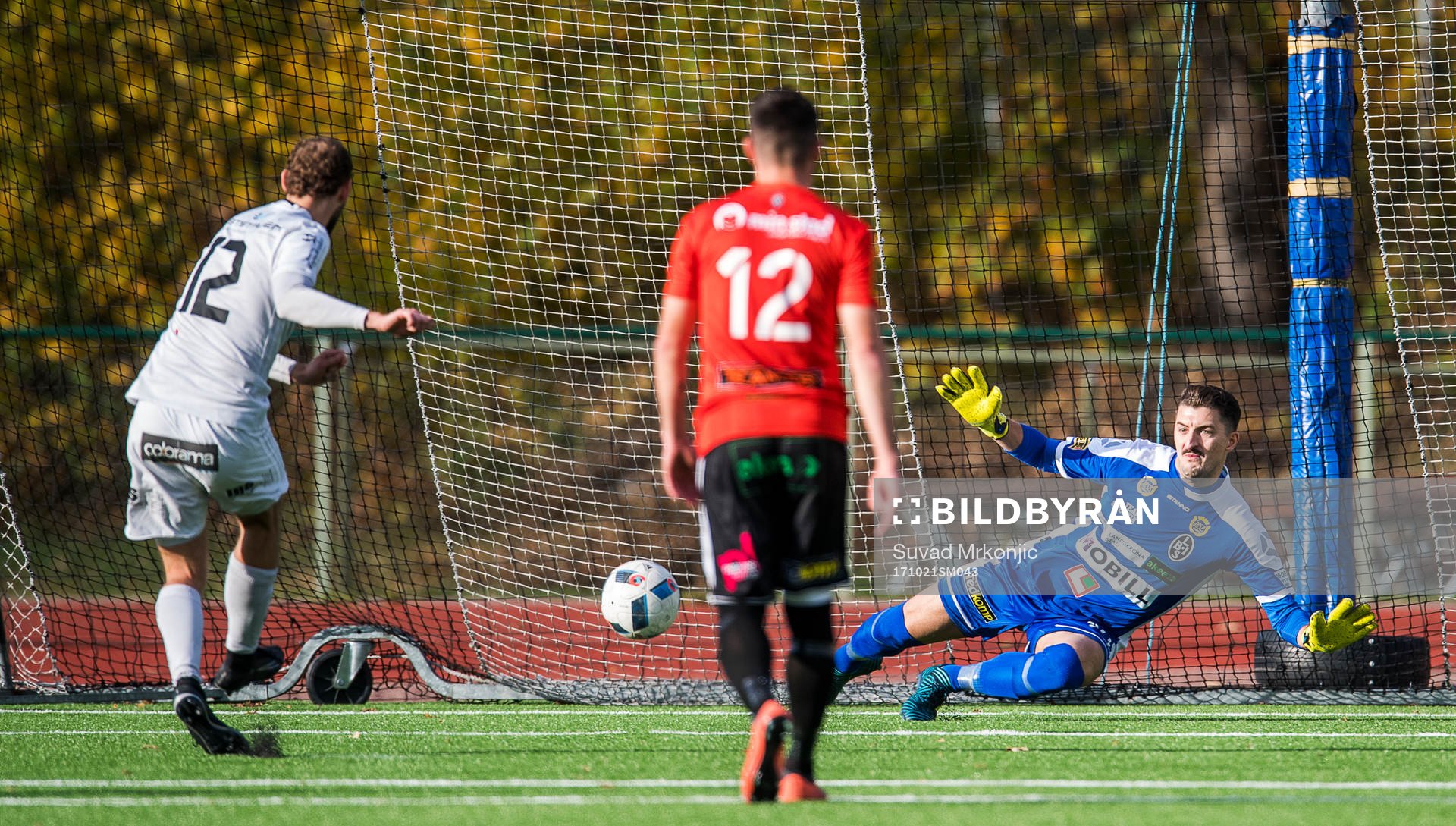 Oskarshamns Cristopher Christensson gör 1-0 på straff på