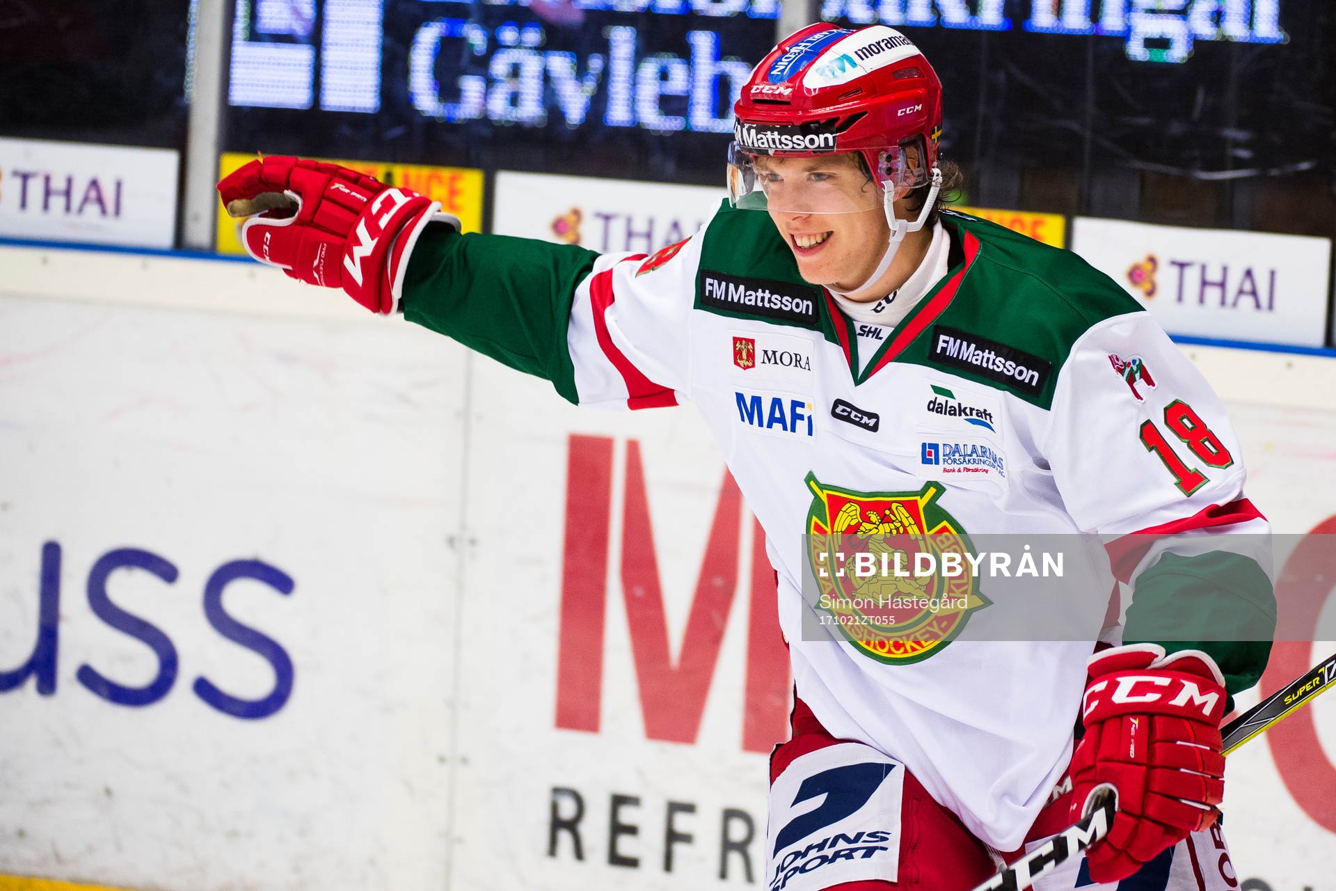 Moras Emil Aronsson jublar