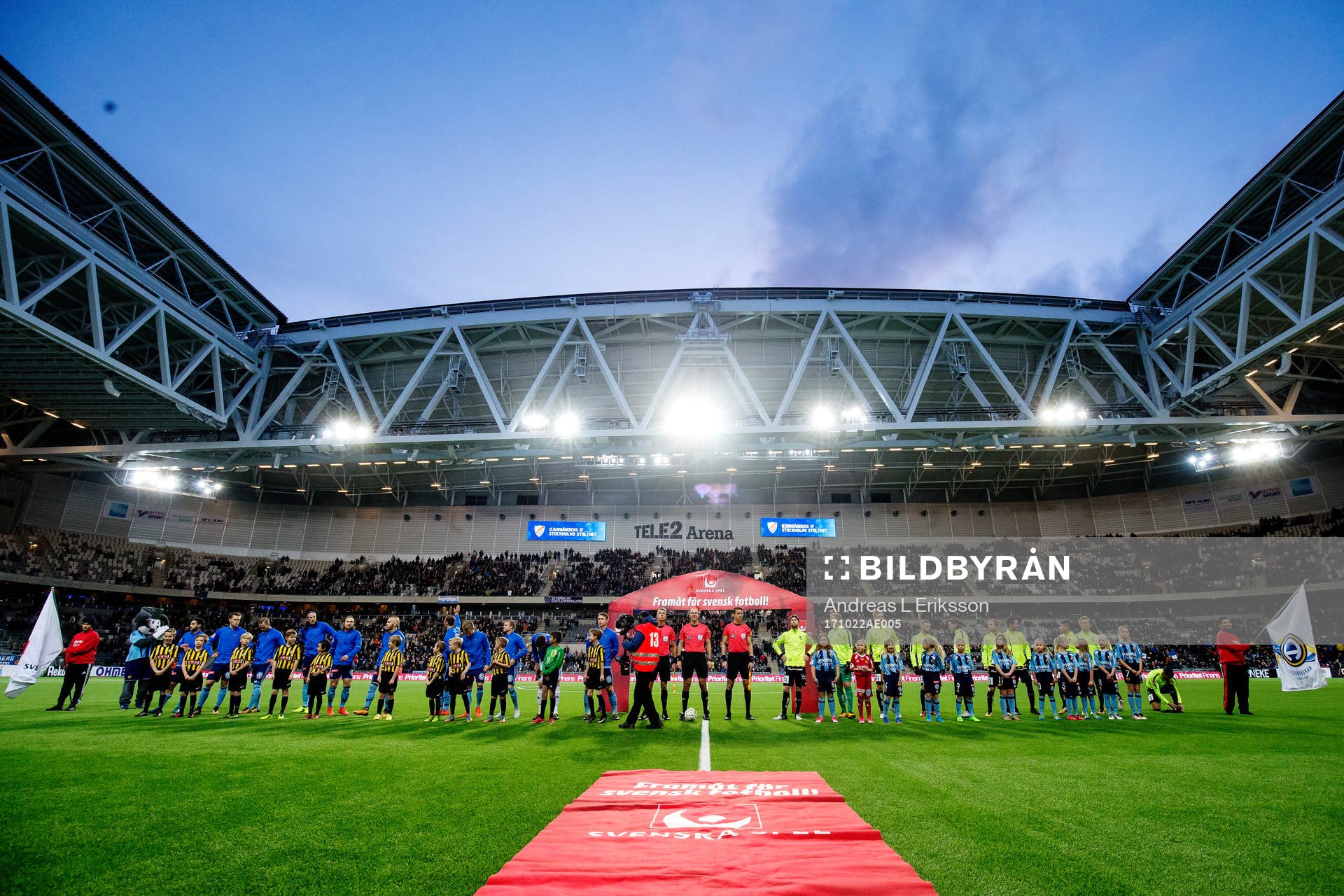 Djurgårdens och Häckens spelare uppställda