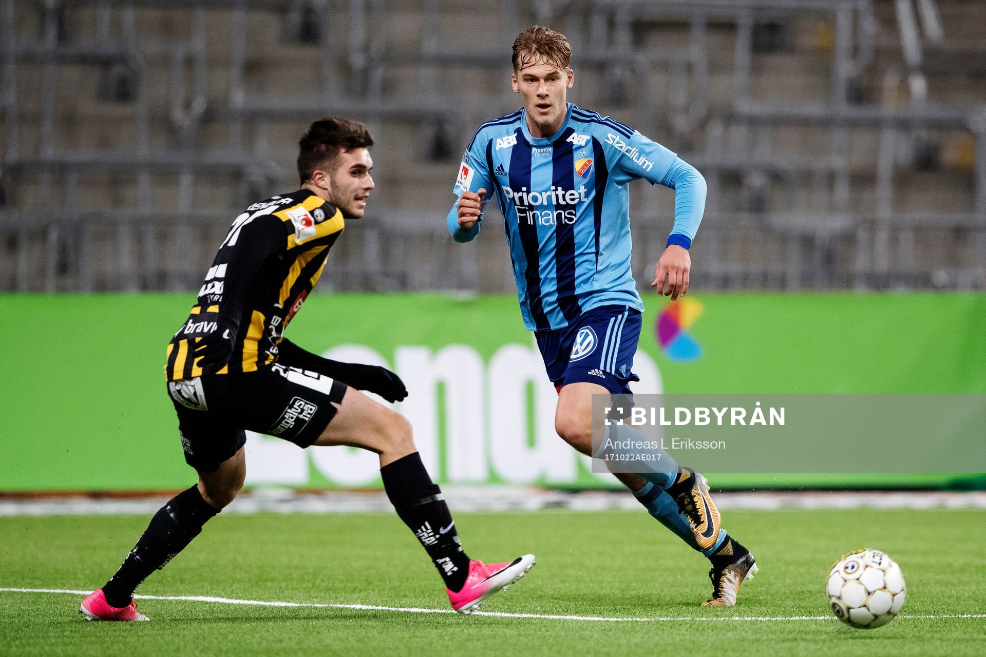 Häckens Egzon Binaku och Djurgårdens Felix Beijmo
