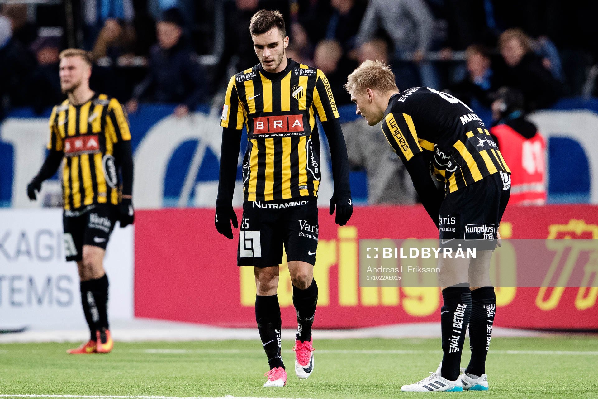 Häckens Juhani Ojala och Egzon Binaku deppar