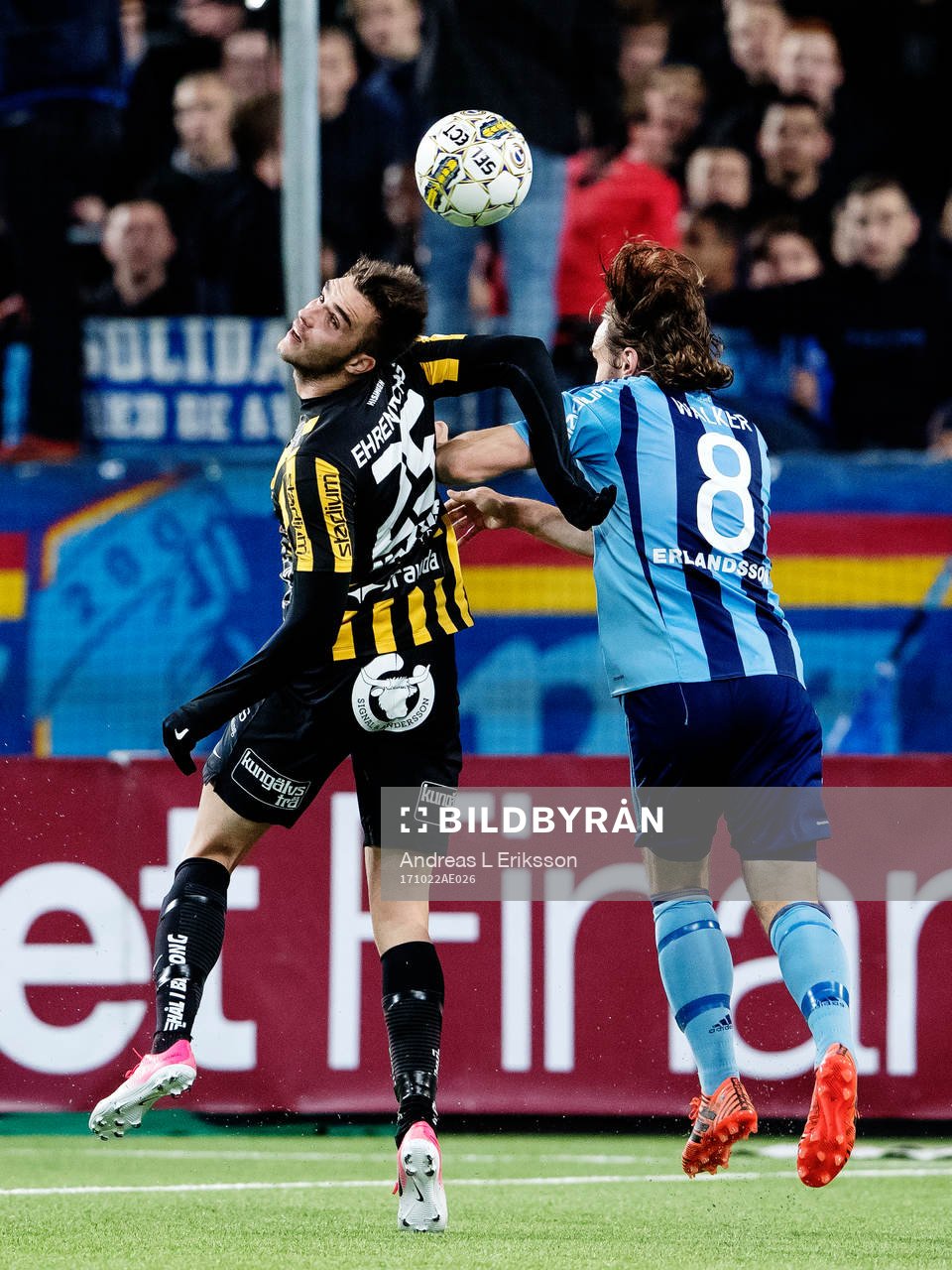 Häckens Egzon Binaku och Djurgårdens Kevin Walker i