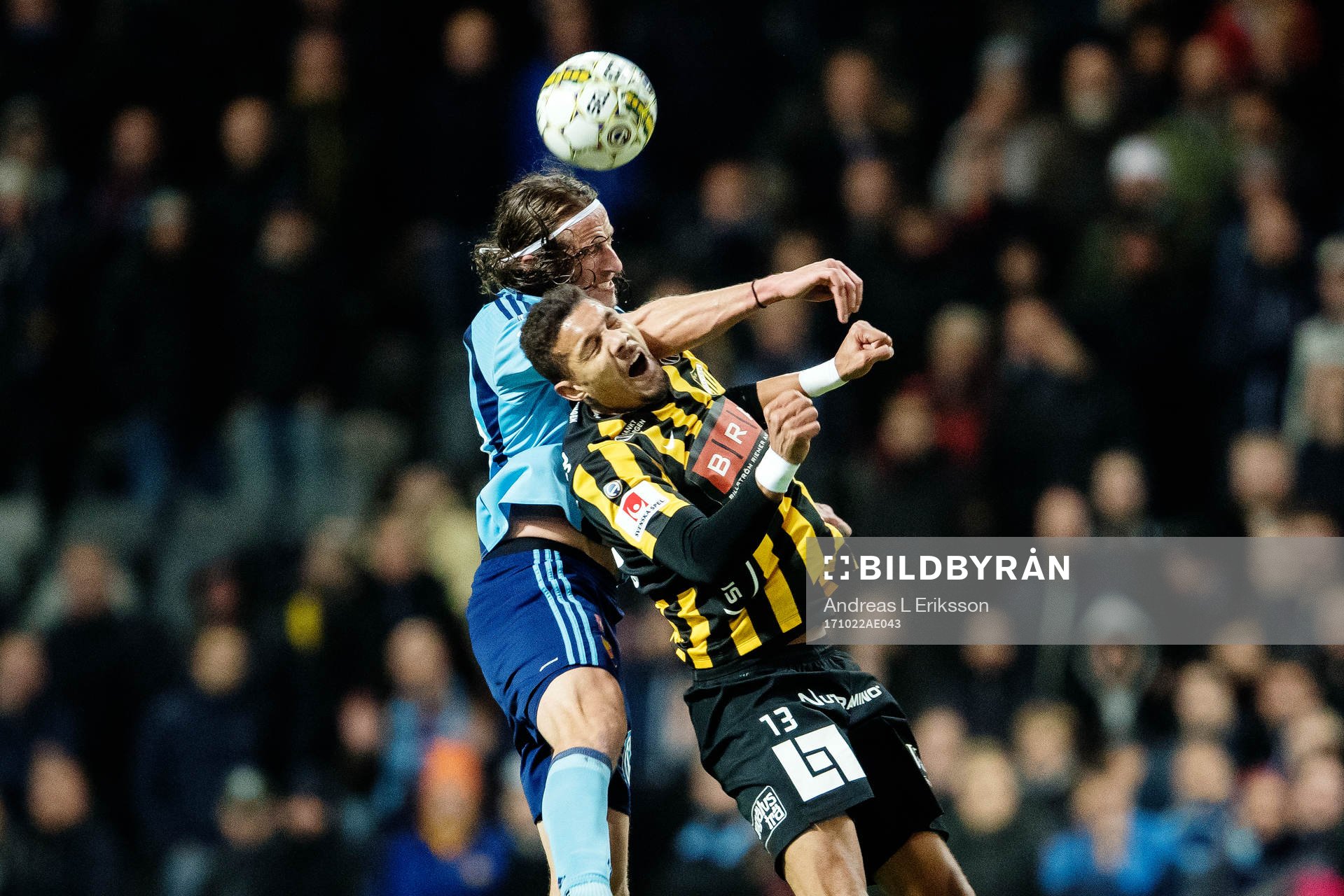 Djurgårdens Jonas Olsson och Häckens Mathias Ranégie i
