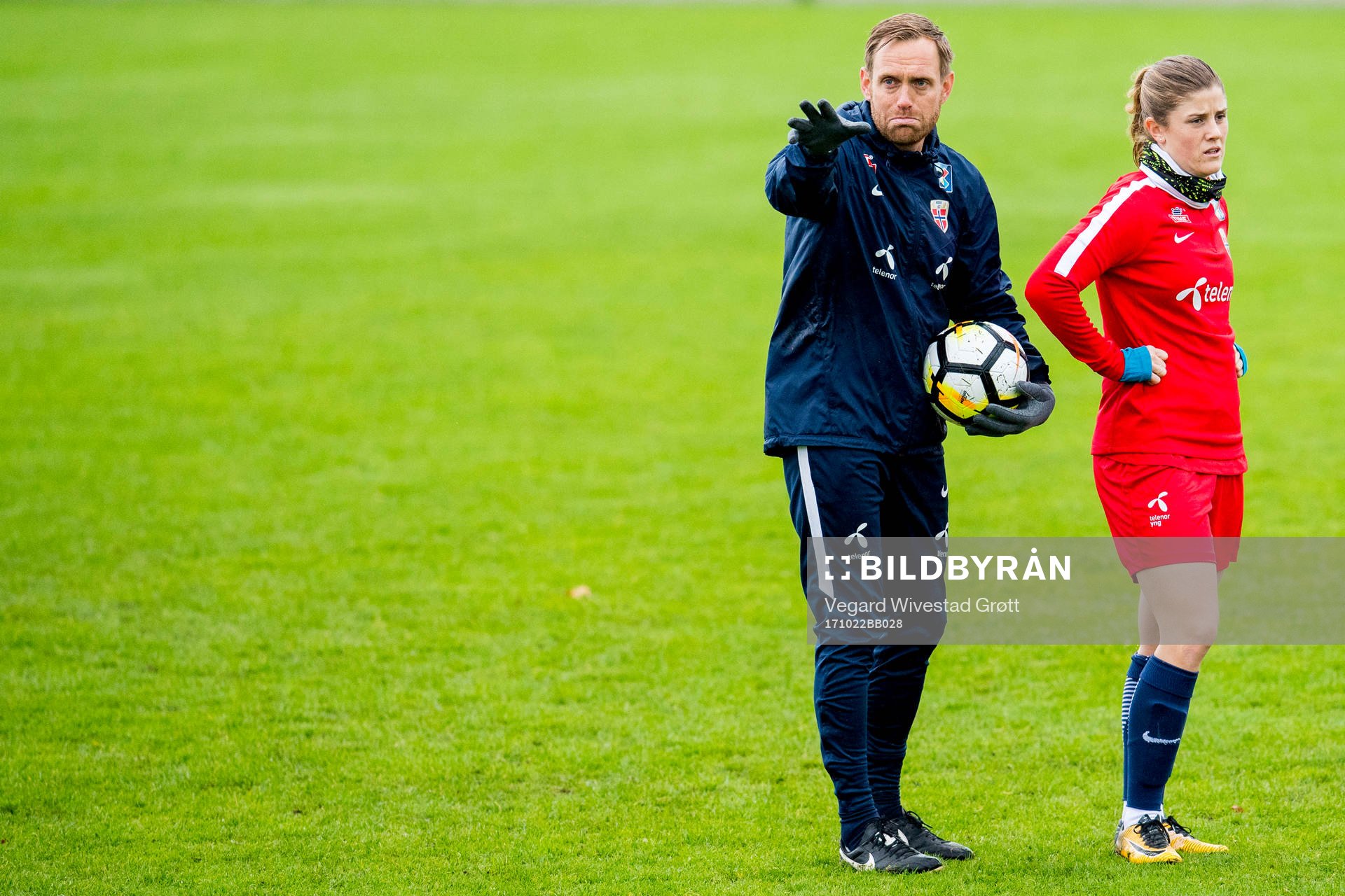 Martin Sjögren, head coach of Norway, and Maren Mjelde