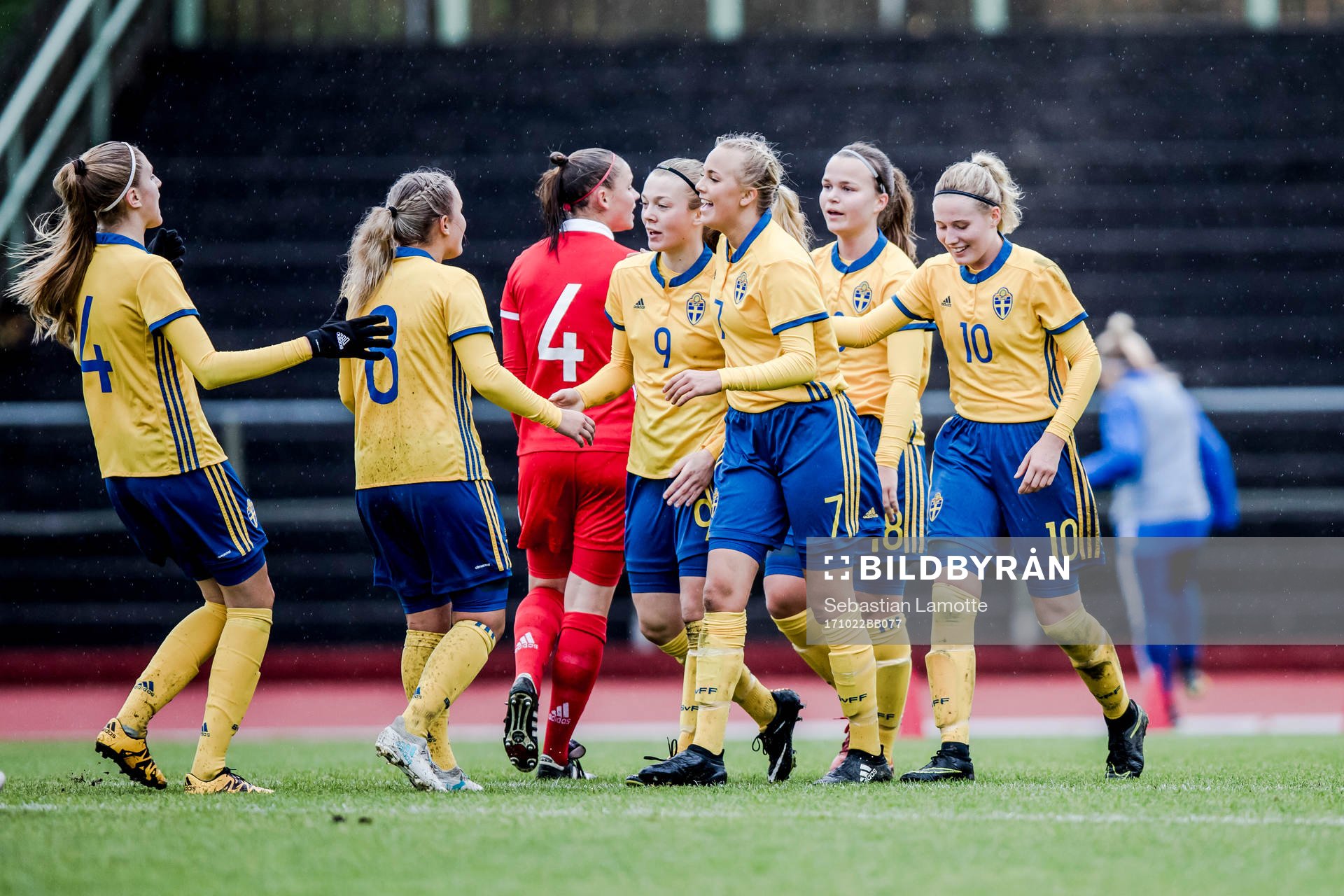 Sveriges Beata Olsson har gjort 4-0 och jublar med