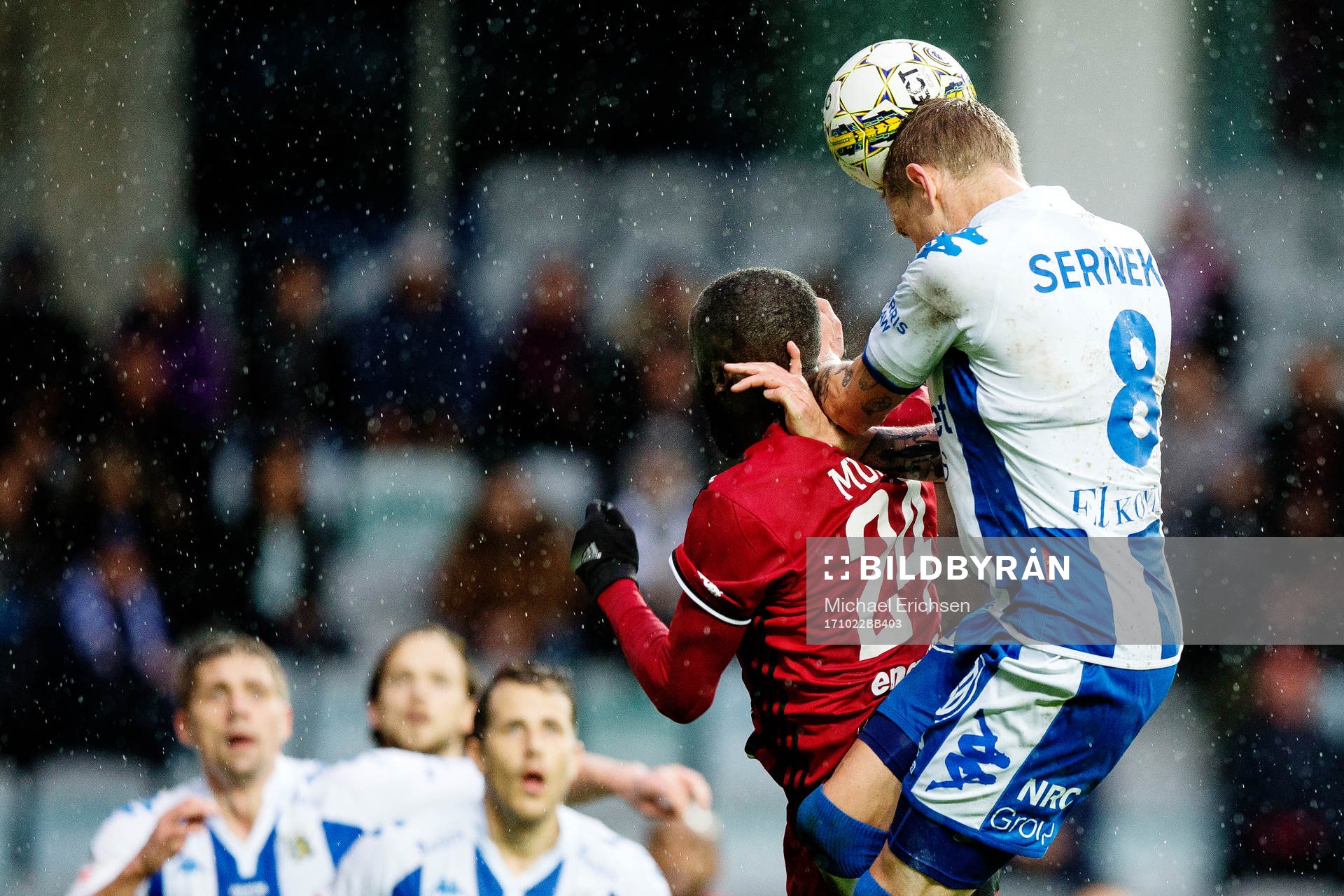 Östersunds Ronald Mukiibi och IFK Göteborgs Sören Rieks