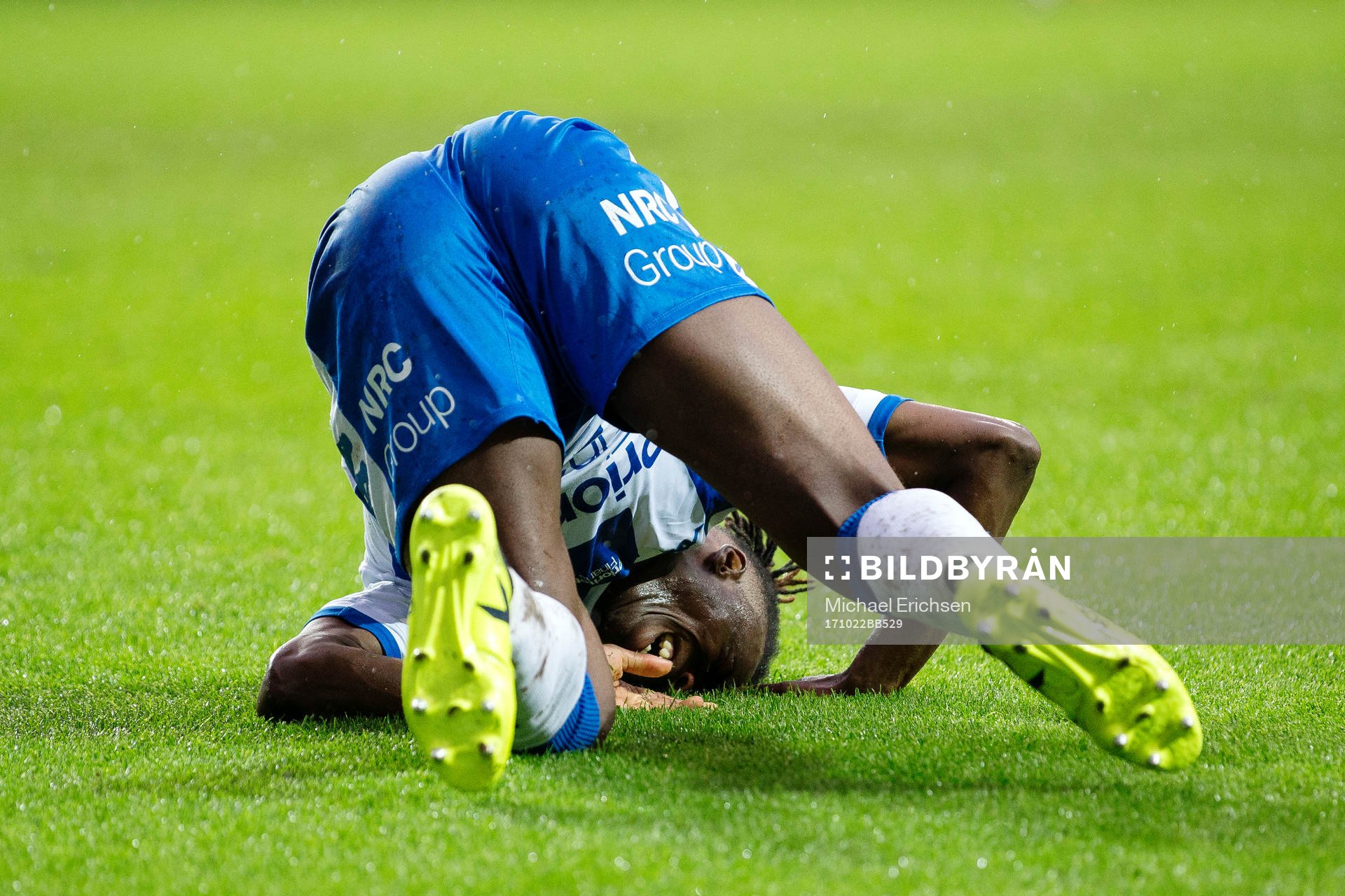 IFK Göteborgs Sam Adekugbe ligger ner