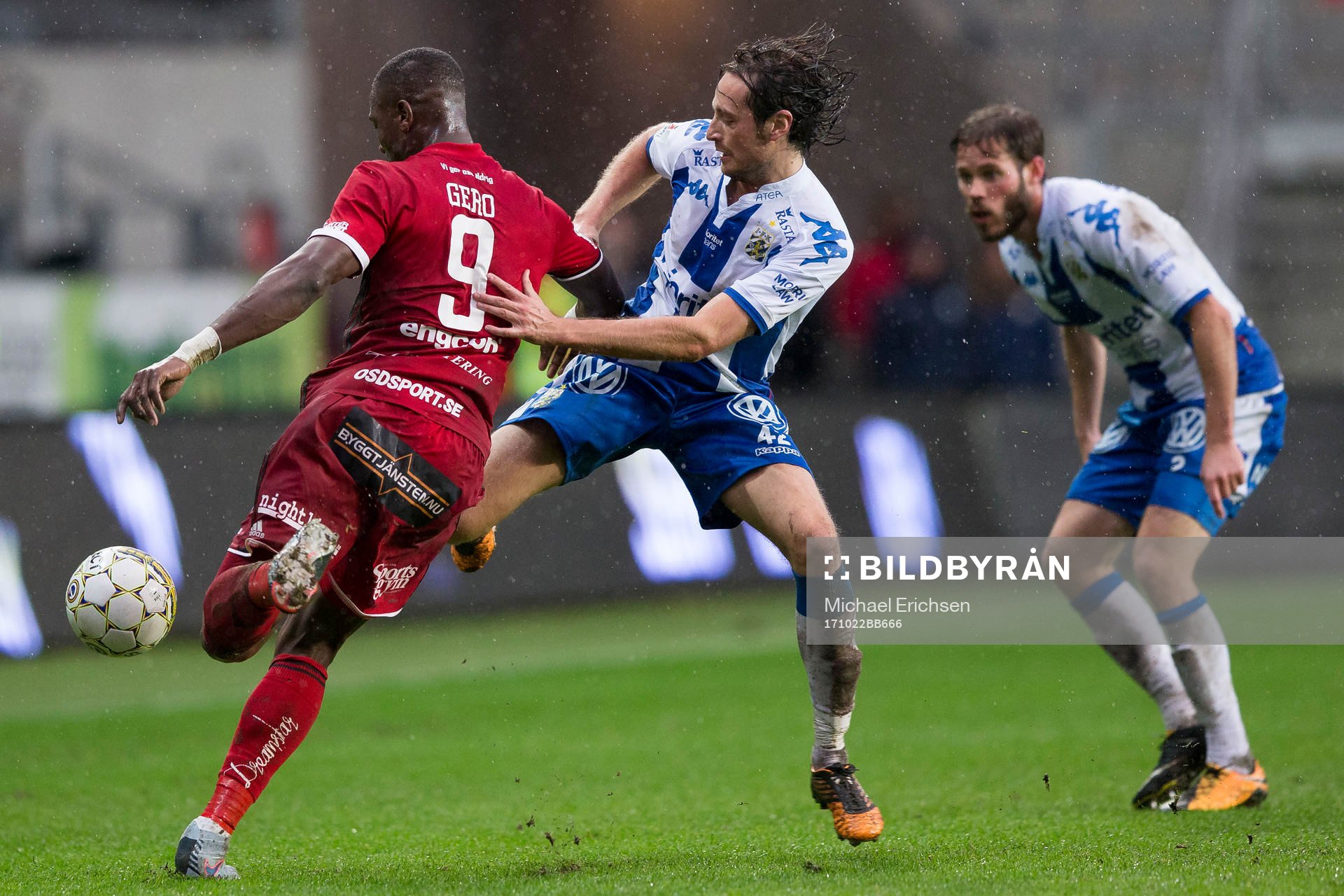 Östersunds Salisu Abdullahi Gero mot IFK Göteborgs Mikkel