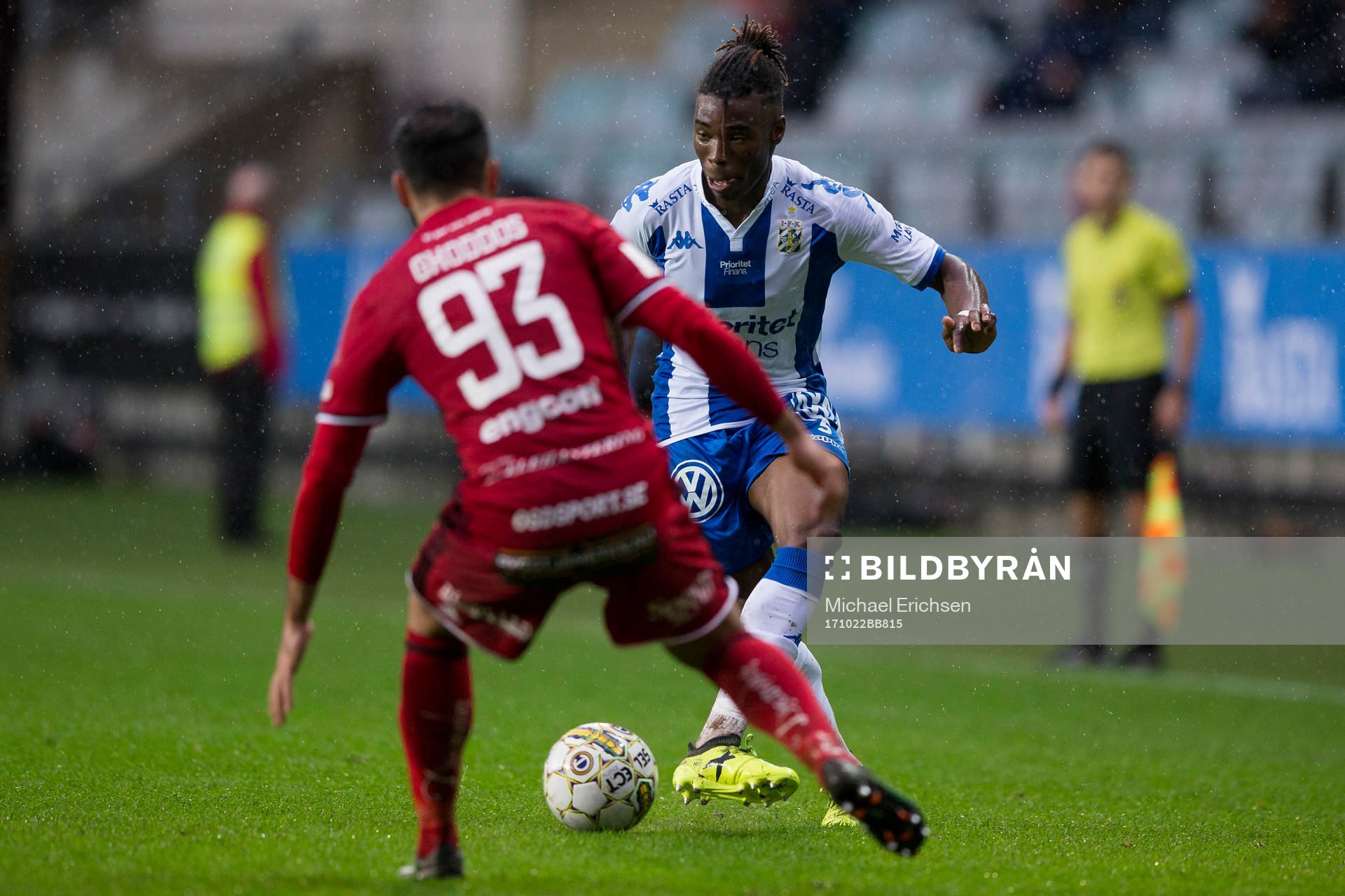 IFK Göteborgs Sam Adekugbe mot Östersunds Saman Ghoddos