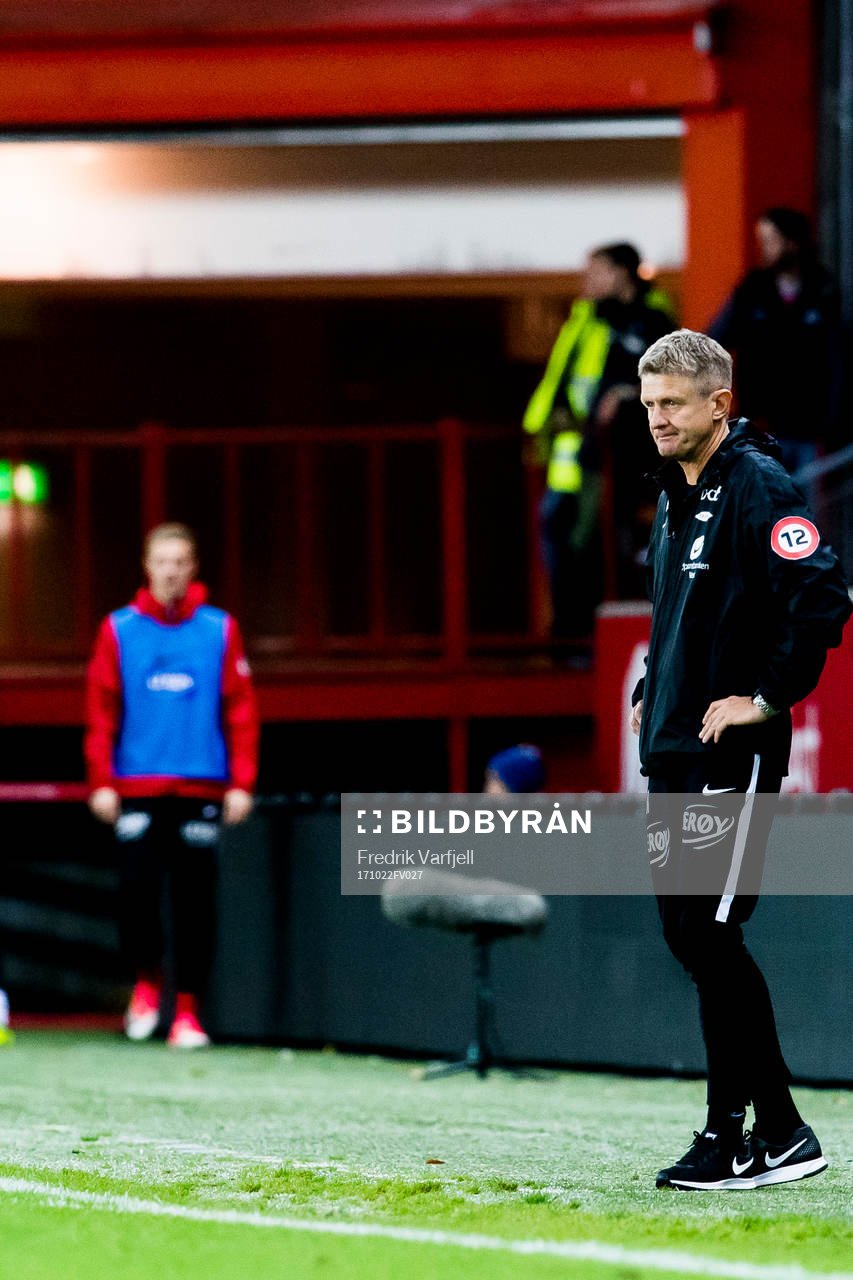 Lars Arne Nilsen, head coach of Brann, looks dejected
