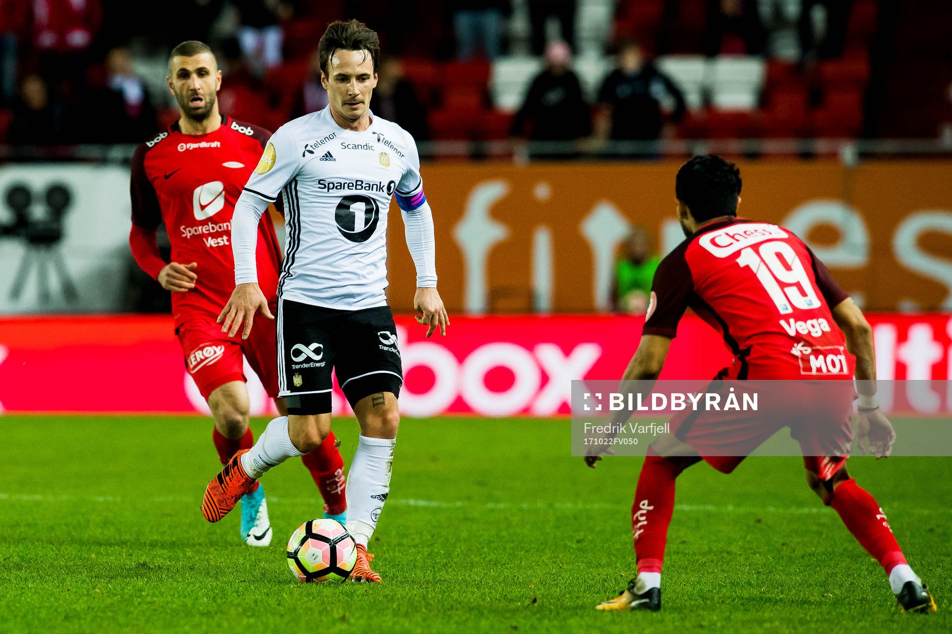 Azar Karadas of Brann, Mike Jensen of Rosenborg and Deyver