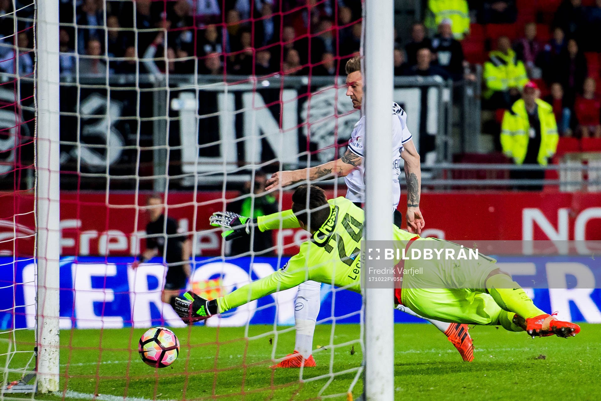 Nicklas Bendtner of Rosenborg scores 1-0 behind Goalkeeper Piotr Leciejewski of Brann during the Eliteserien match between Brann and Rosenborg on October 22, 2017 in Bergen.