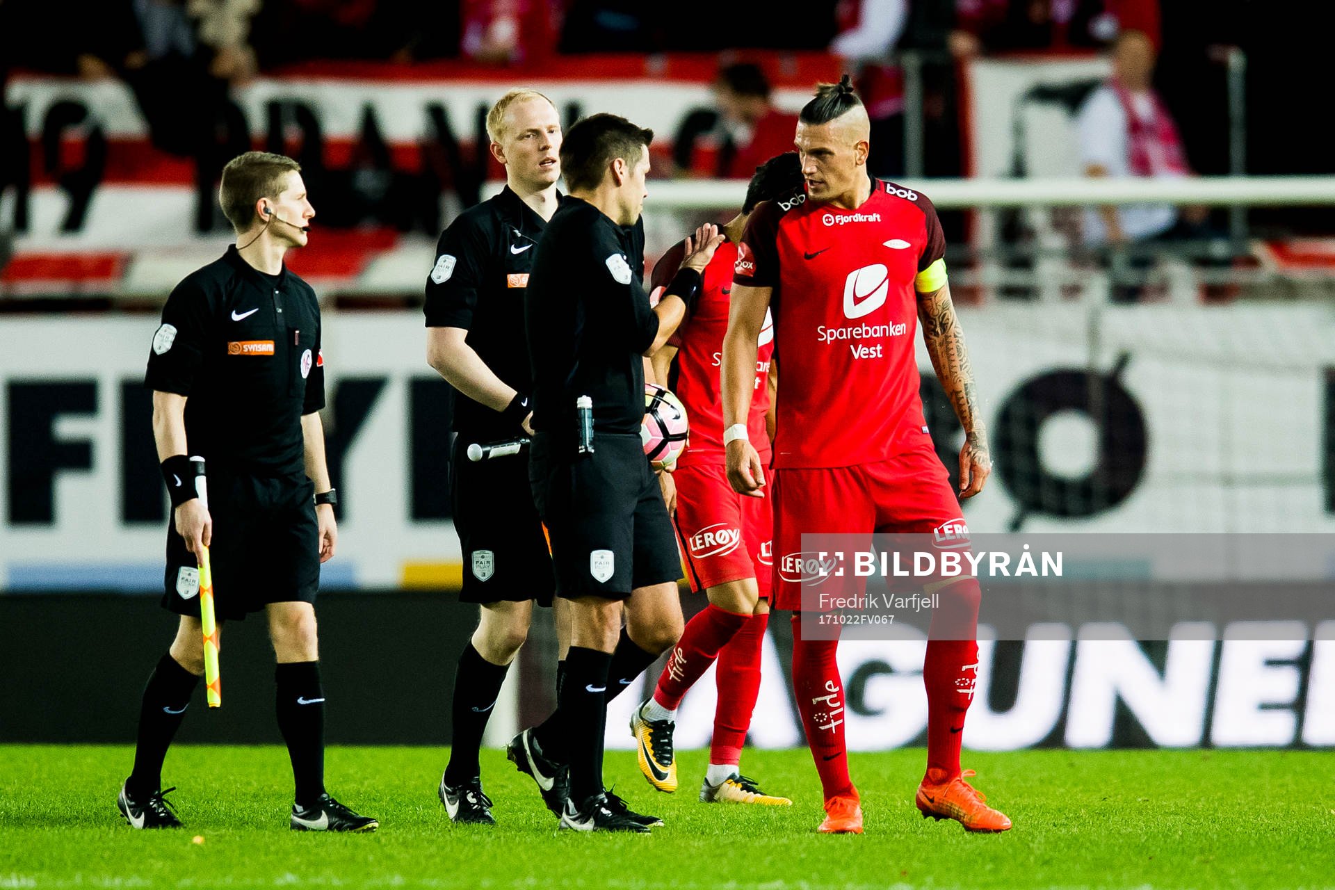 Vito Wormgoor of Brann and Tom Harald Hagen, referee
