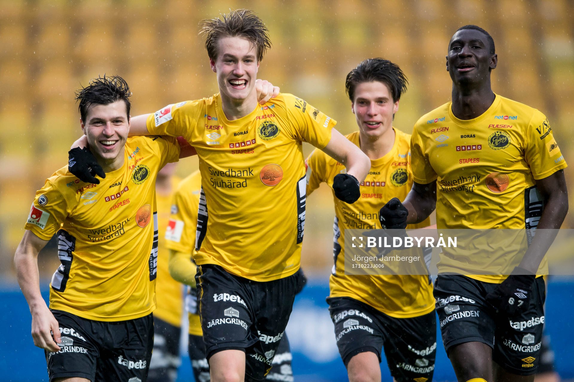 Elfsborgs Hugo Svensson (mitt i bild) har gjort 1-0 och