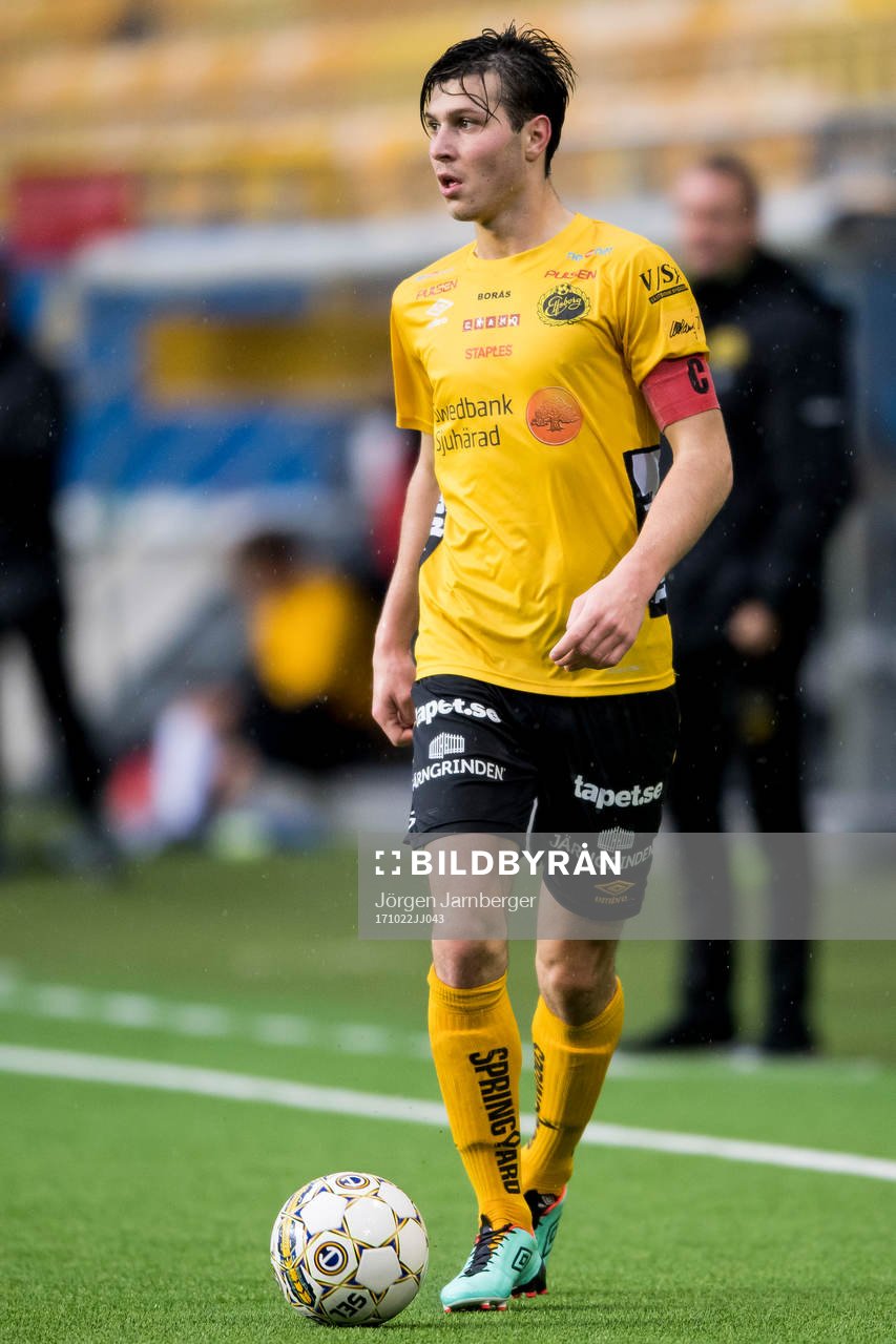 Elfsborgs Mattias Özgün nder fotbollsmatchen i U19