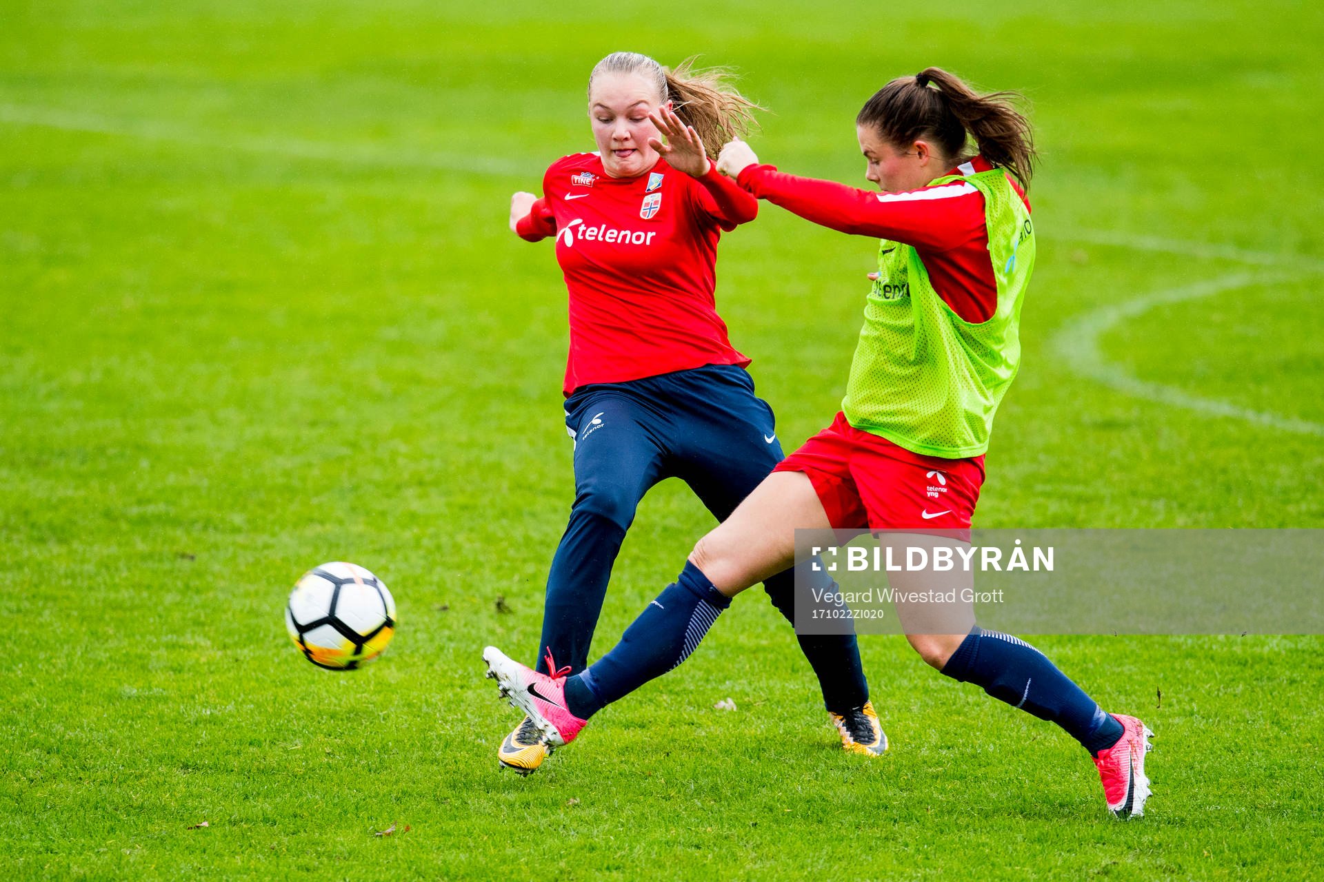 Frida Maanum and Emilie Bosshard Haavi of Norway
