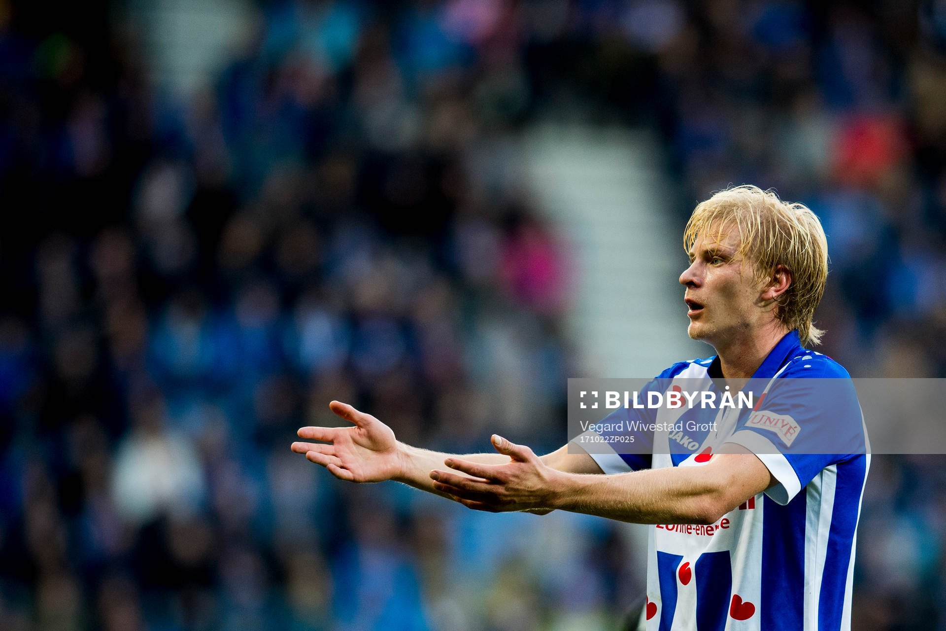 Morten Thorsby of Heerenveen during the Eredivisie match between sc Heerenveen and Vitesse on October 22, 2017 in Heerenveen.