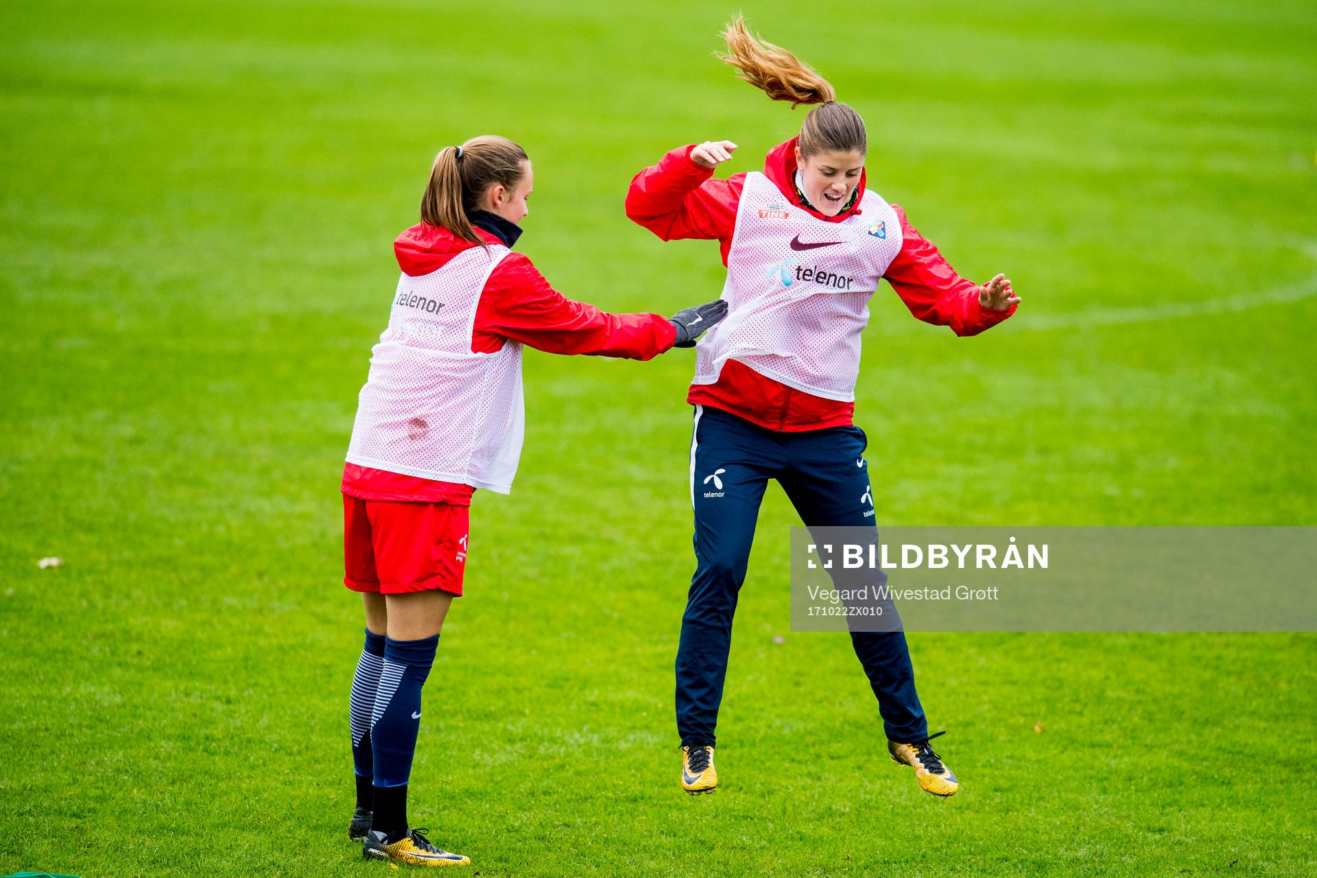 Caroline Graham Hansen and Maren Mjelde of Norway