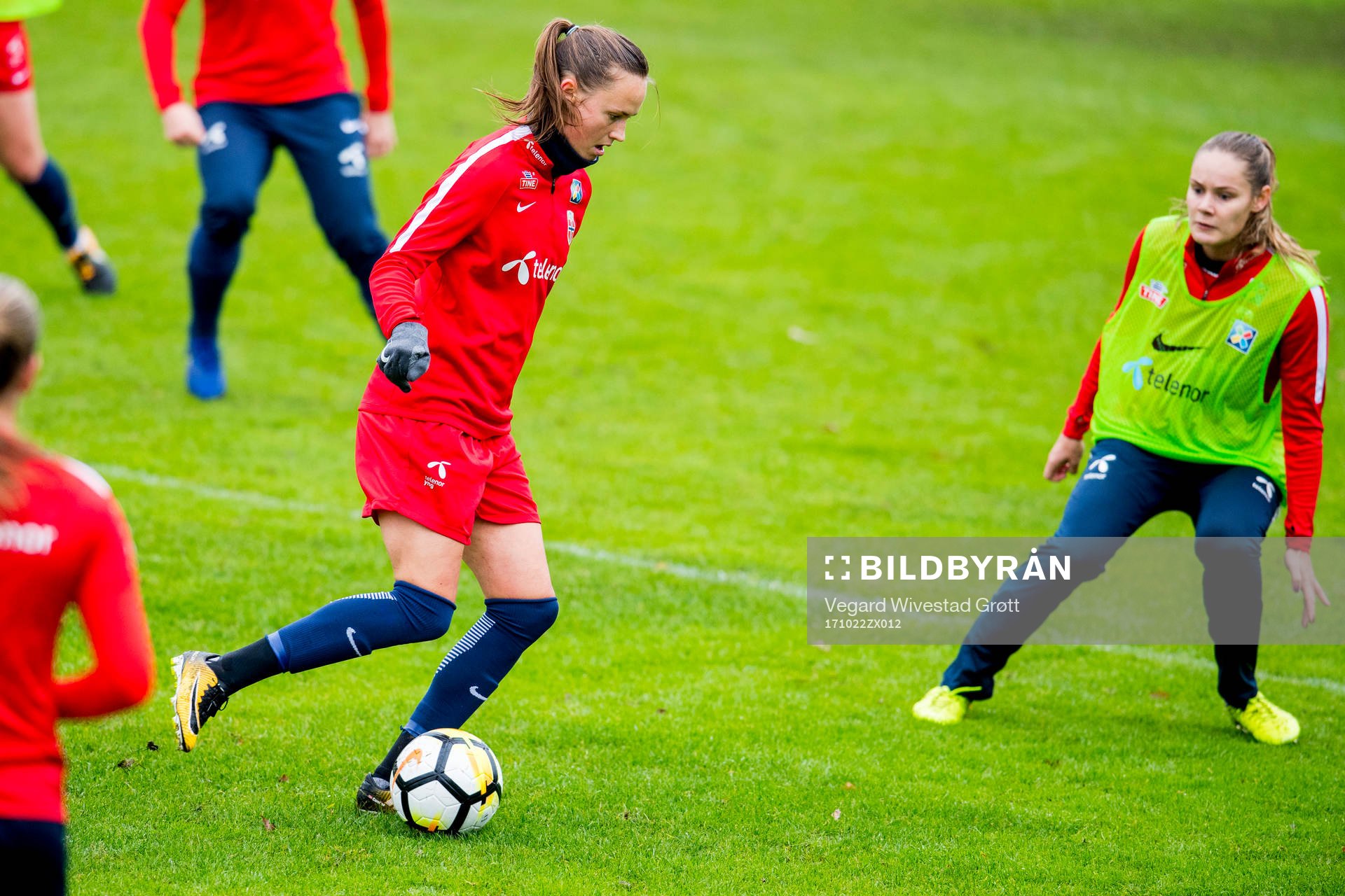 Caroline Graham Hansen and Andrine Tomter of Norway