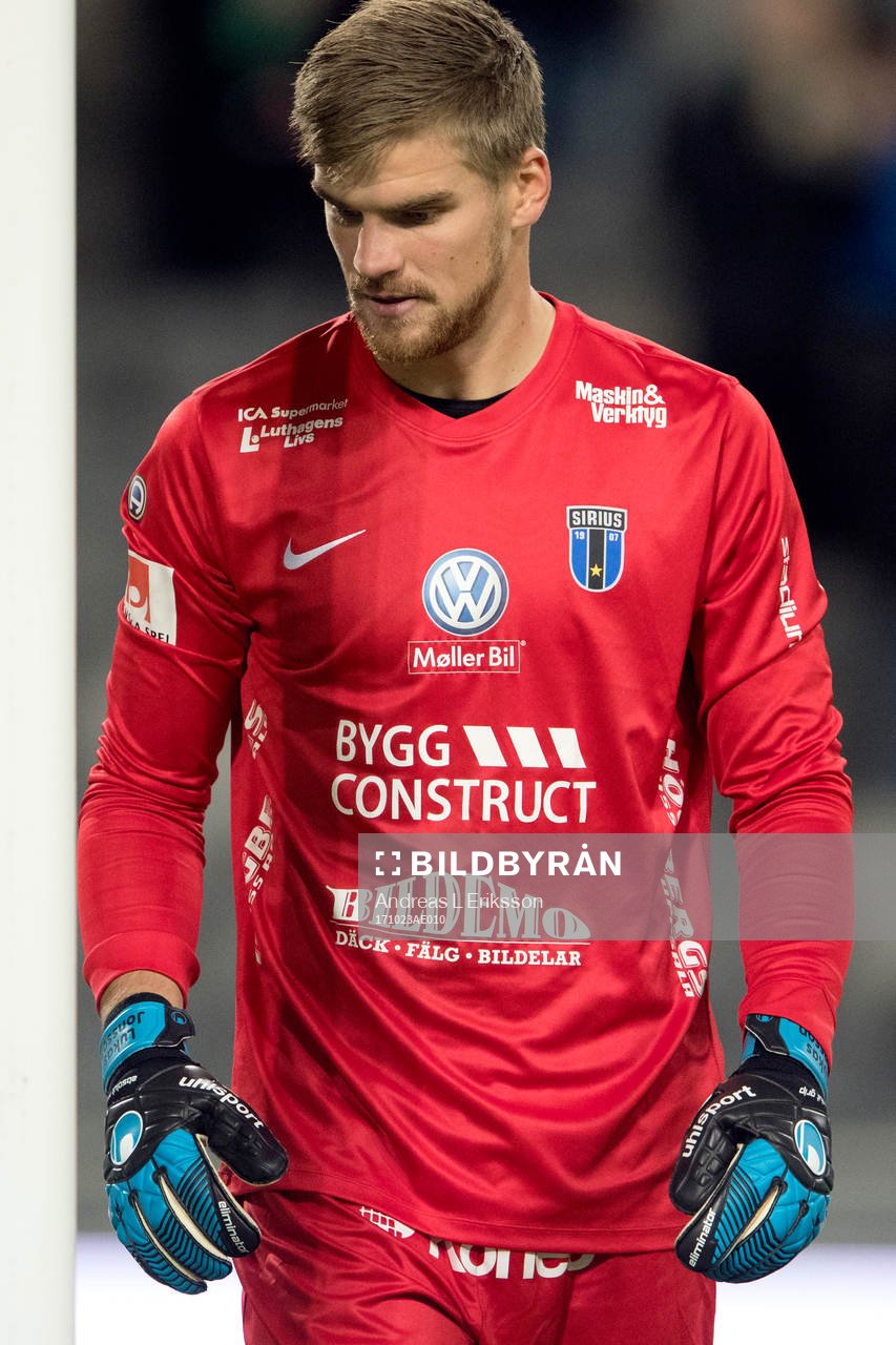Sirius målvakt Lukas Jonsson deppar