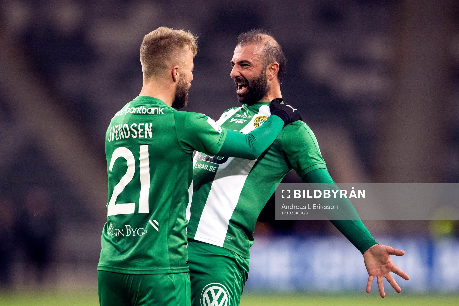 Hammarbys Sander Svendsen och Kennedy Bakircioglu jublar efter 3-3 av Svendsen under fotbollsmatchen i Allsvenskan mellan Hammarby och Sirius den 23 oktober 2017 i Stockholm.