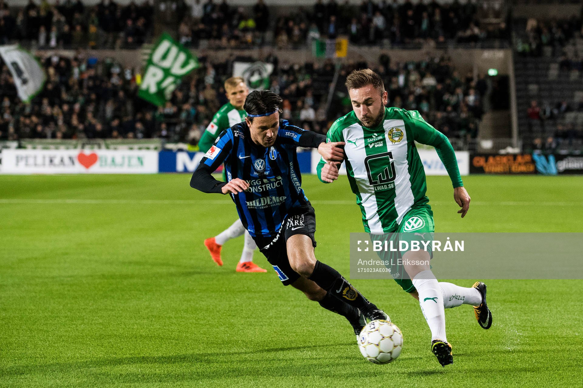 Sirius Stefano Vecchia i kamp om bollen med Hammarbys