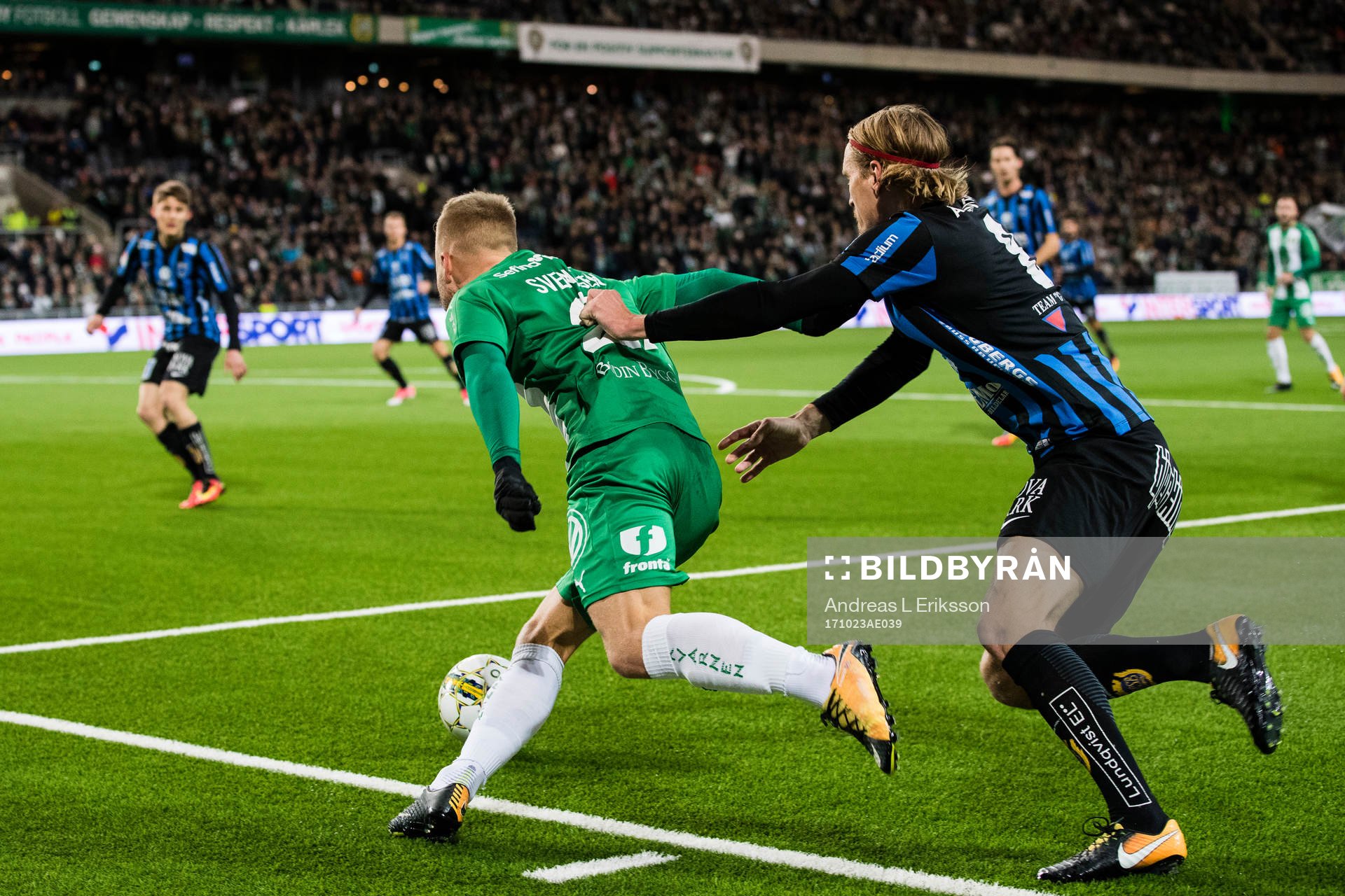 Hammarbys Sander Svendsen tar sig förbi Sirius Kim Skoglund