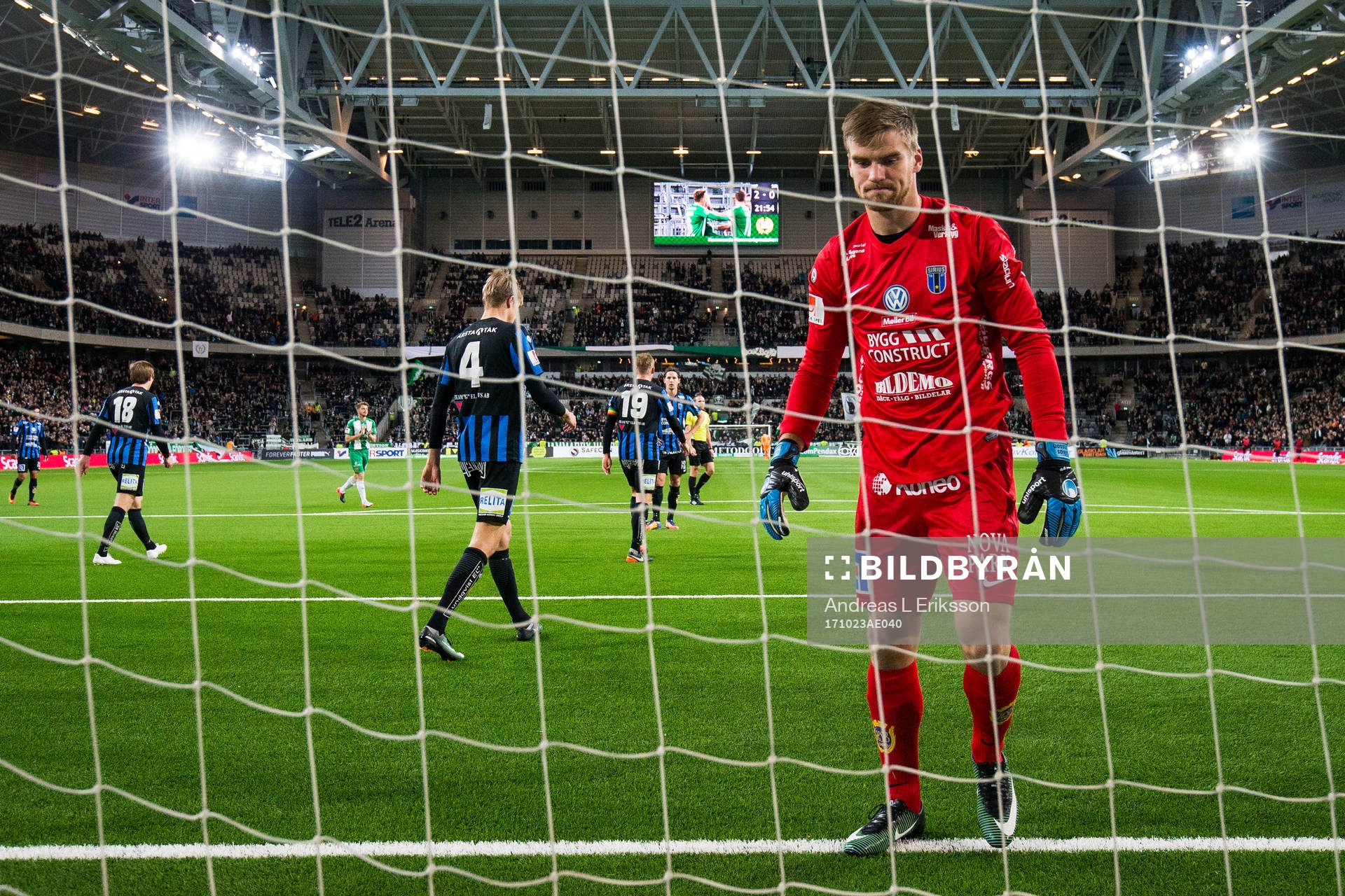 Sirius målvakt Lukas Jonsson deppar