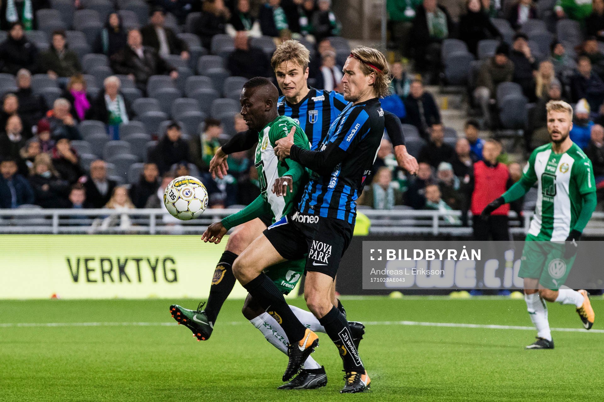 Hammarbys Pa Amat Dibba utmanar Sirius Oscar Pehrsson och