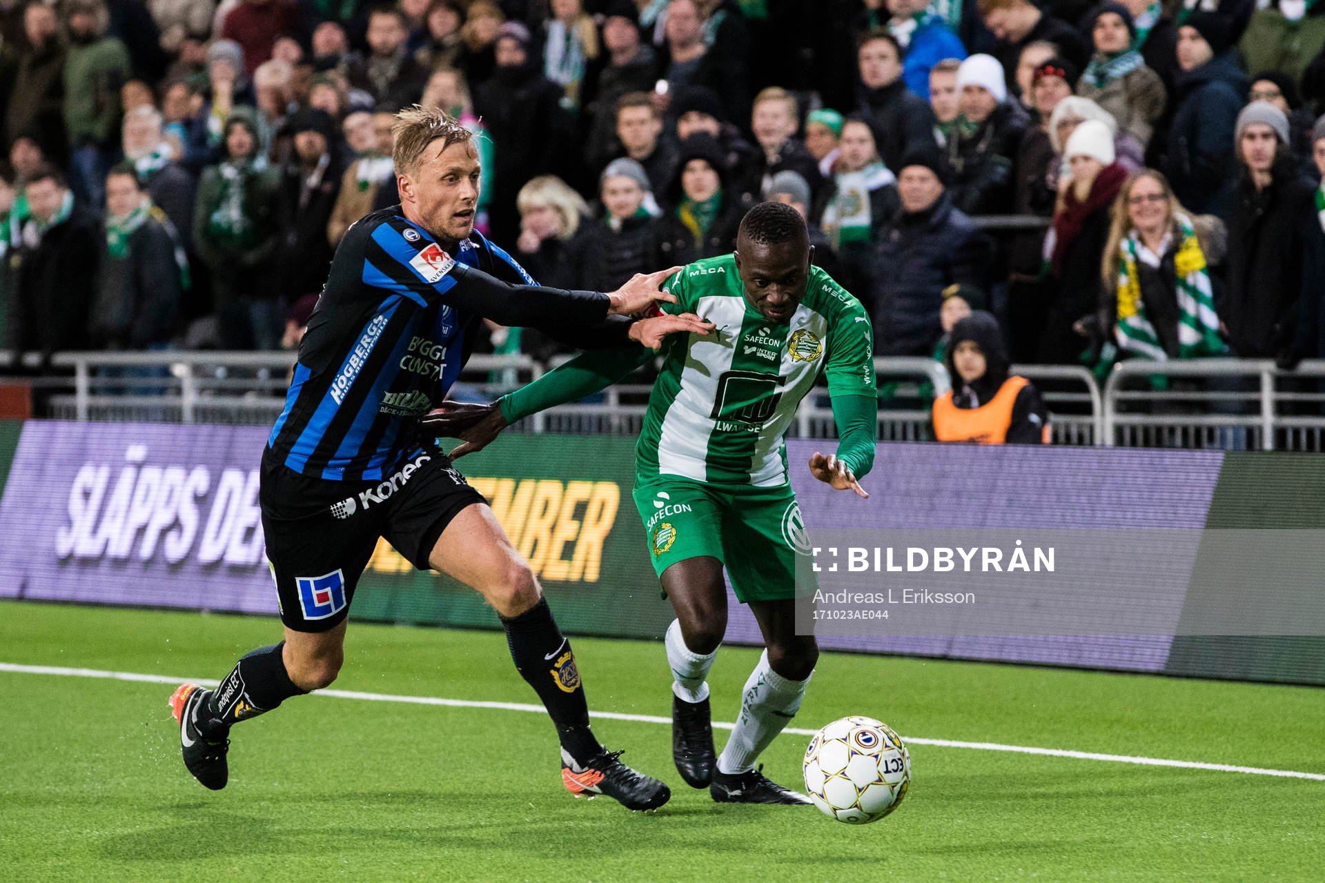 Sirius Christer Gustafsson i kamp om bollen med Hammarbys