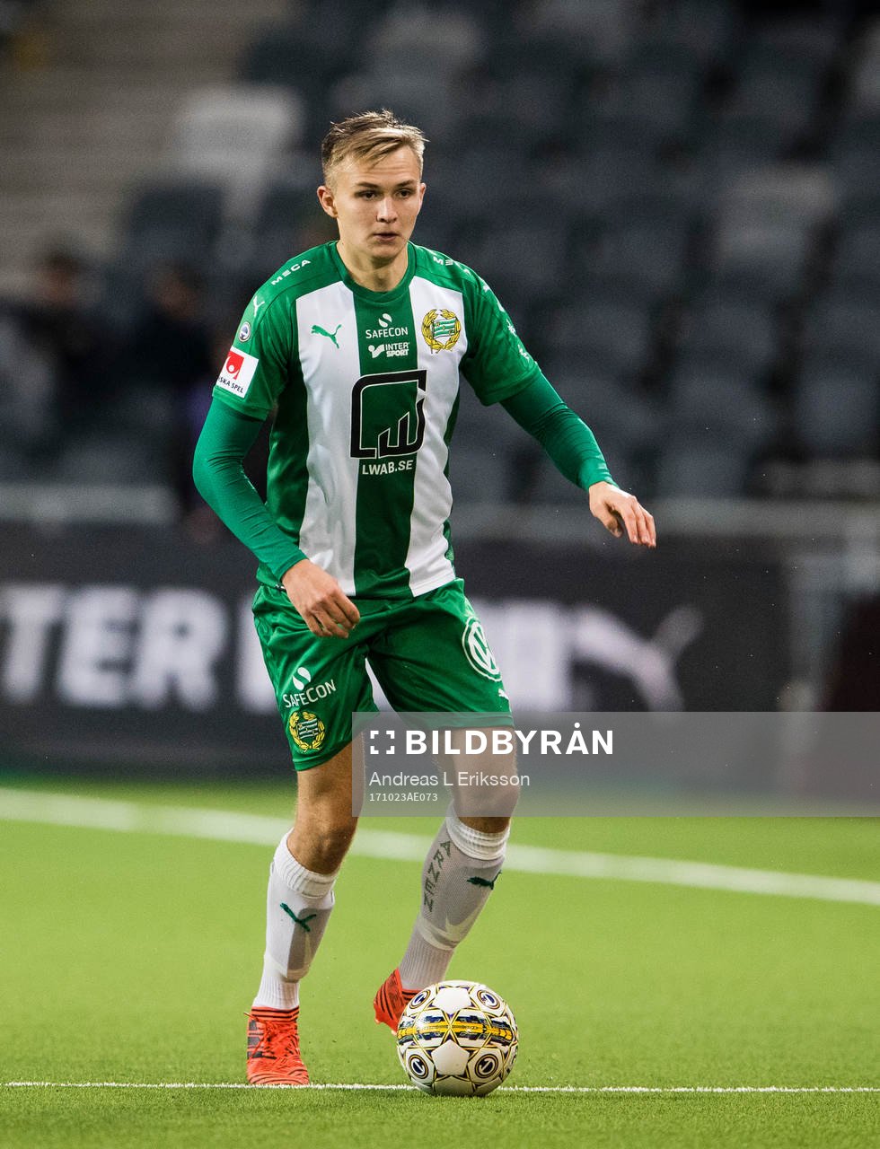 Hammarbys Oscar Krusnell med bollen
