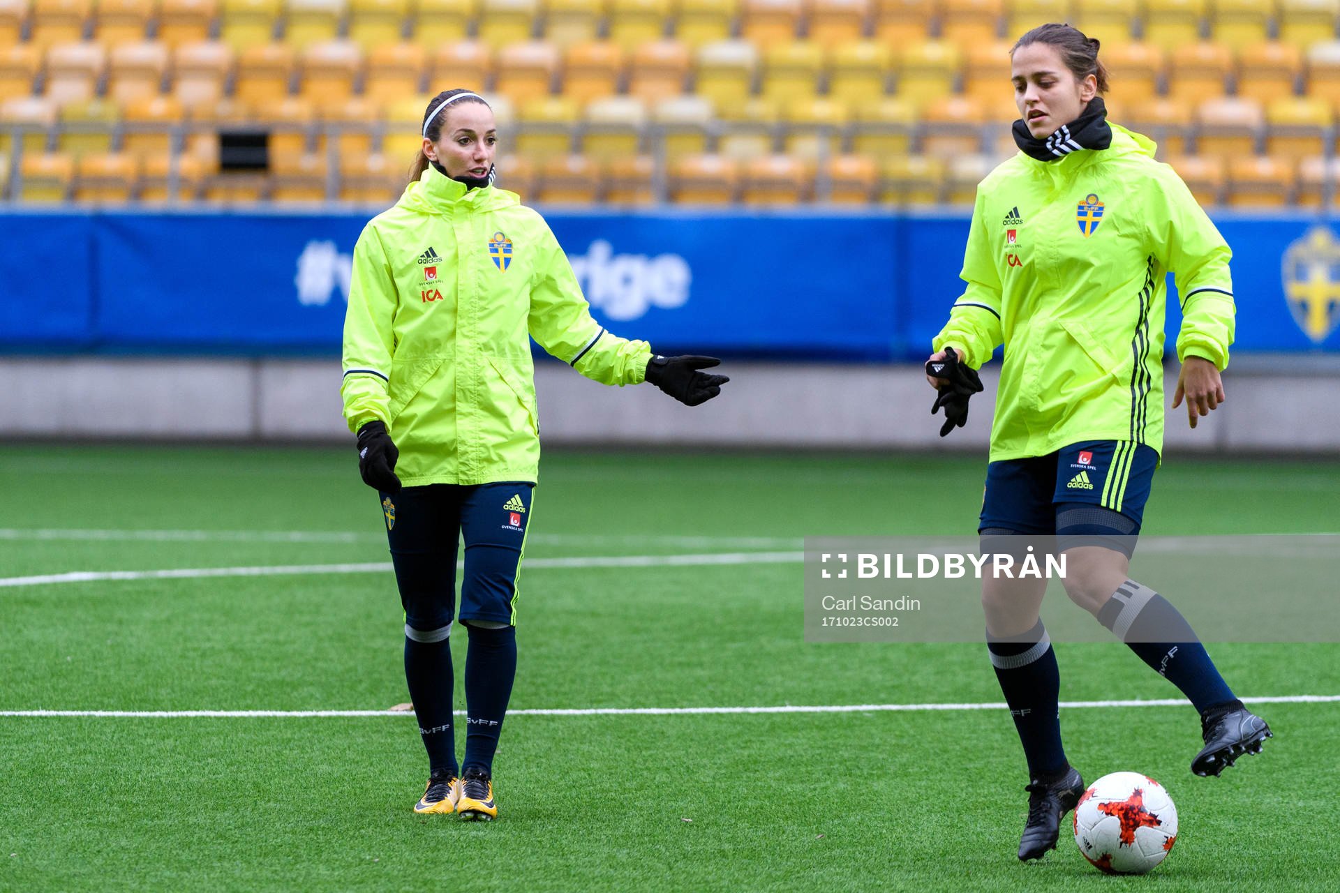 Kosovare Asllani och Marija Banusic