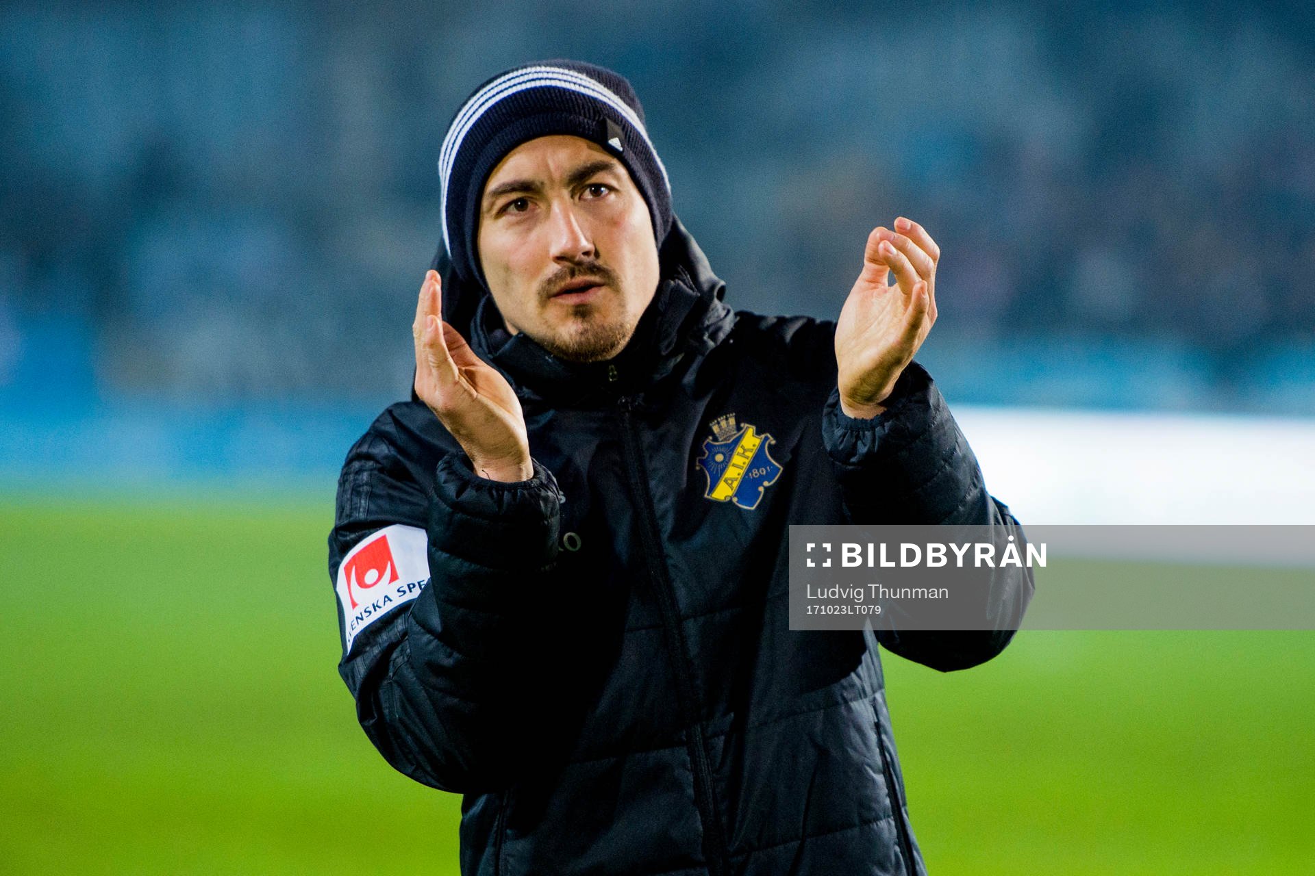 s Stefan Ishizaki tackar publiken