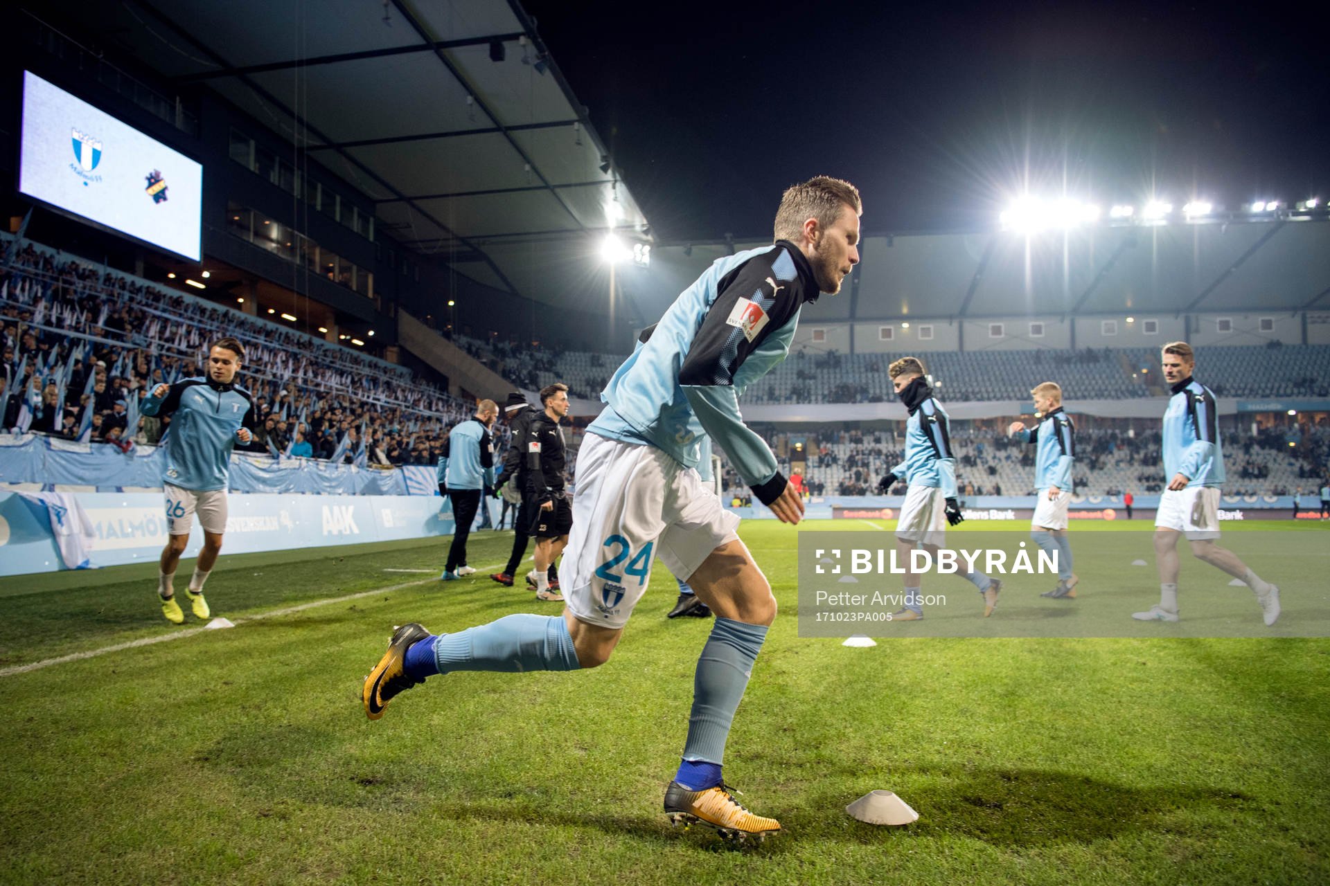 Malmö FFs Lasse Nielsen värmer upp