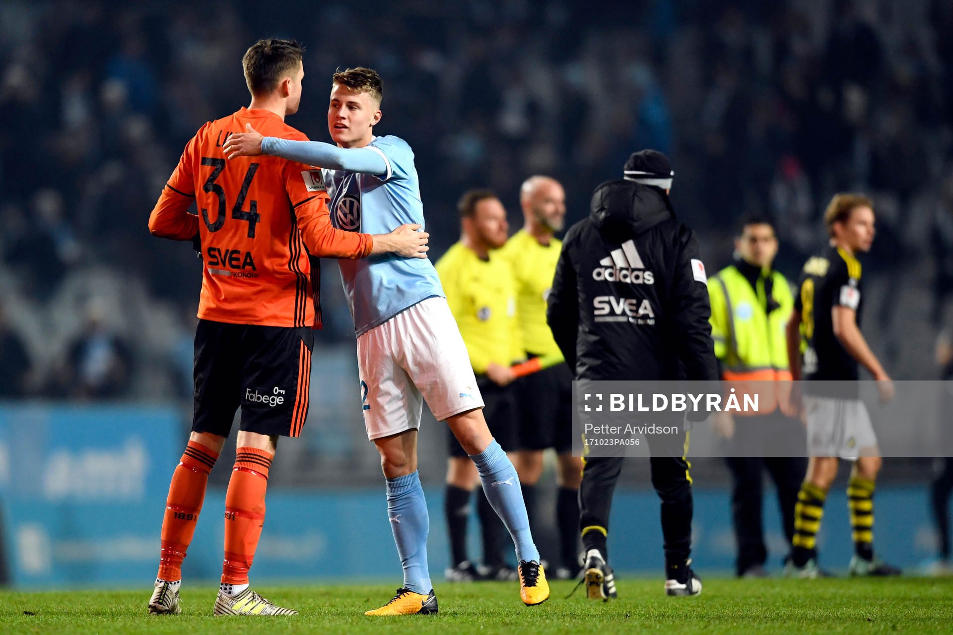 s målvakt Oscar Linnér och Malmö FFs Mattias Svanberg