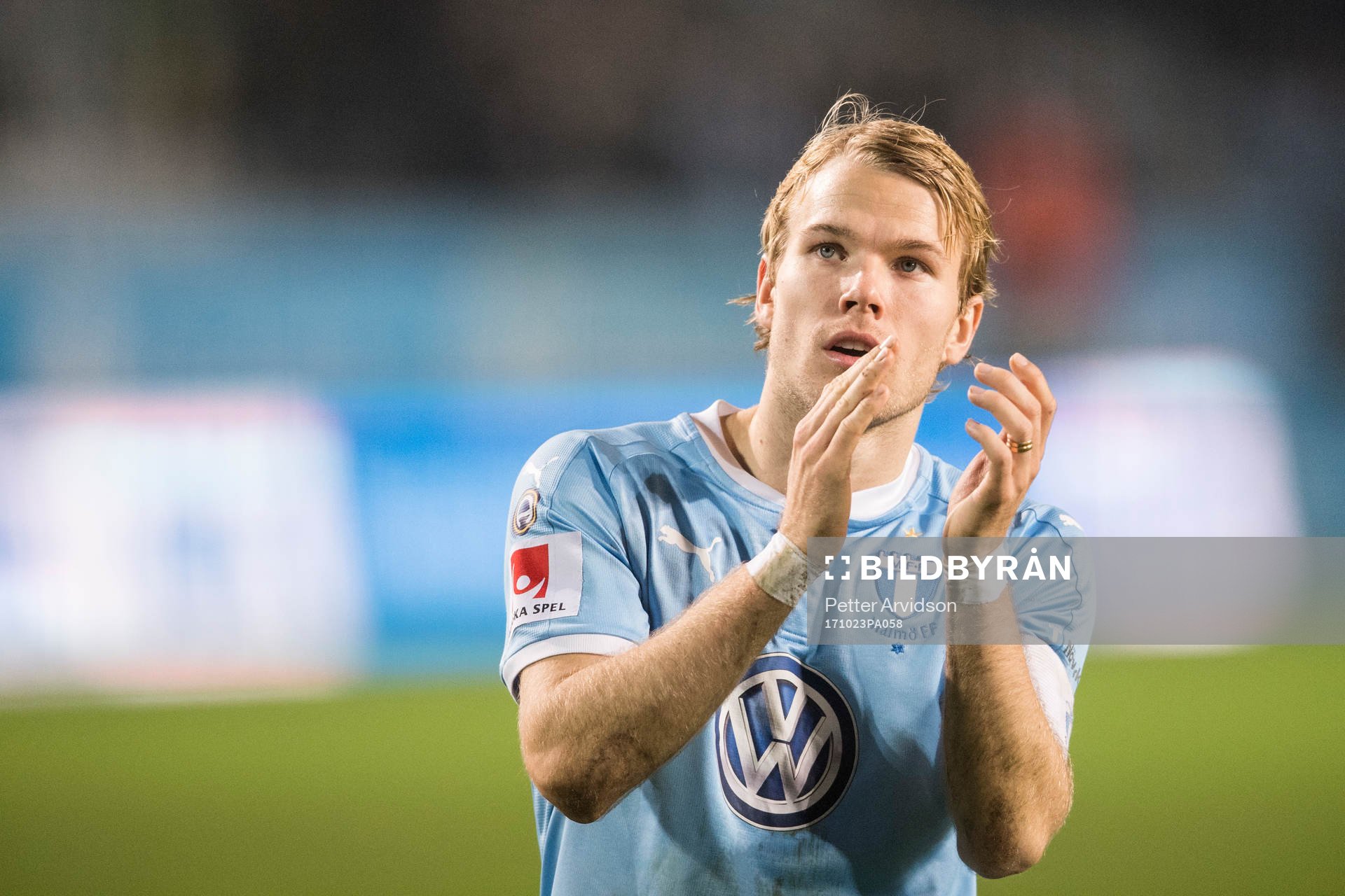 Malmö FFs Oscar Lewicki tackar publiken