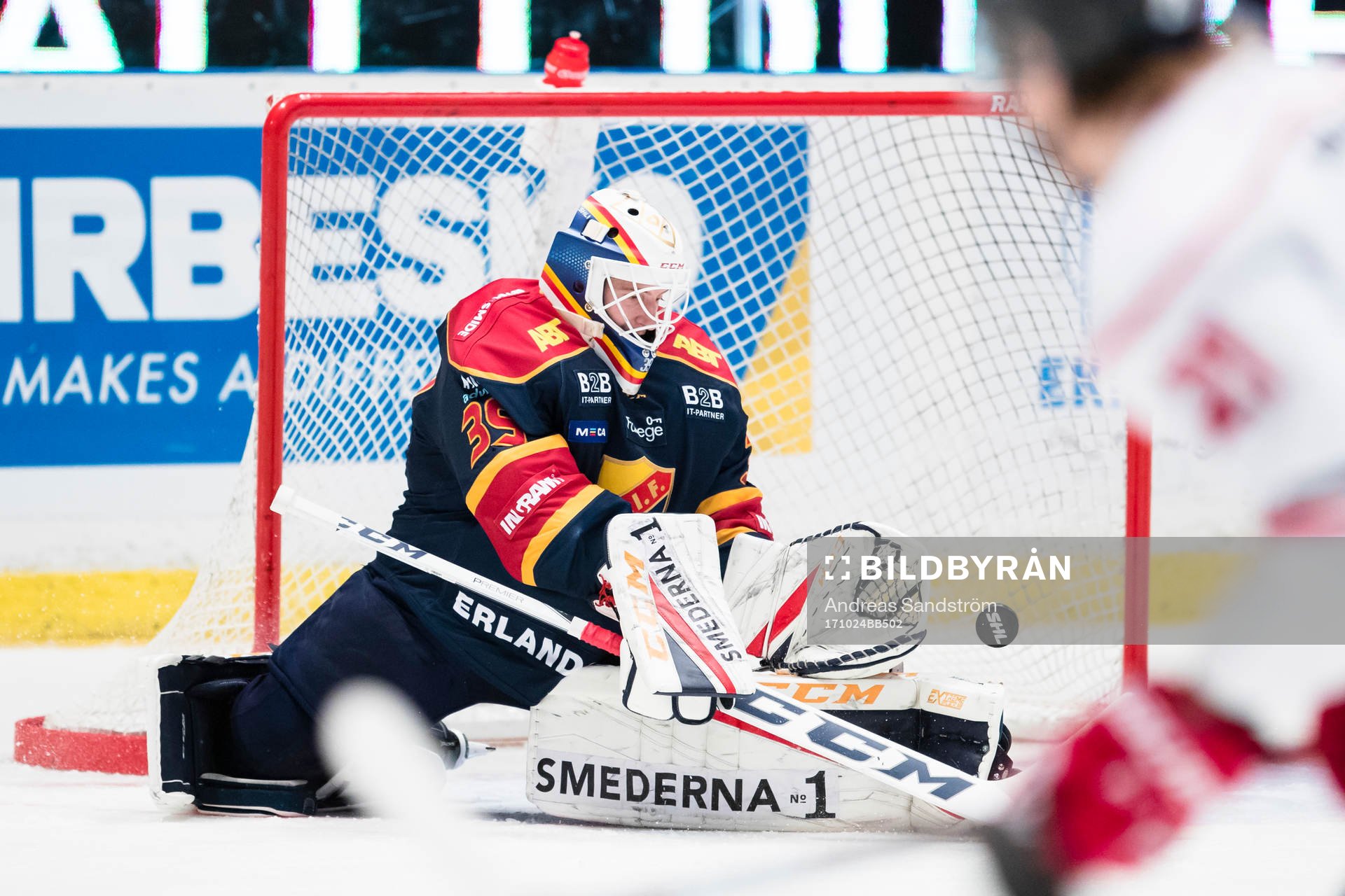 Djurgårdens målvakt Adam Reideborn med en räddning