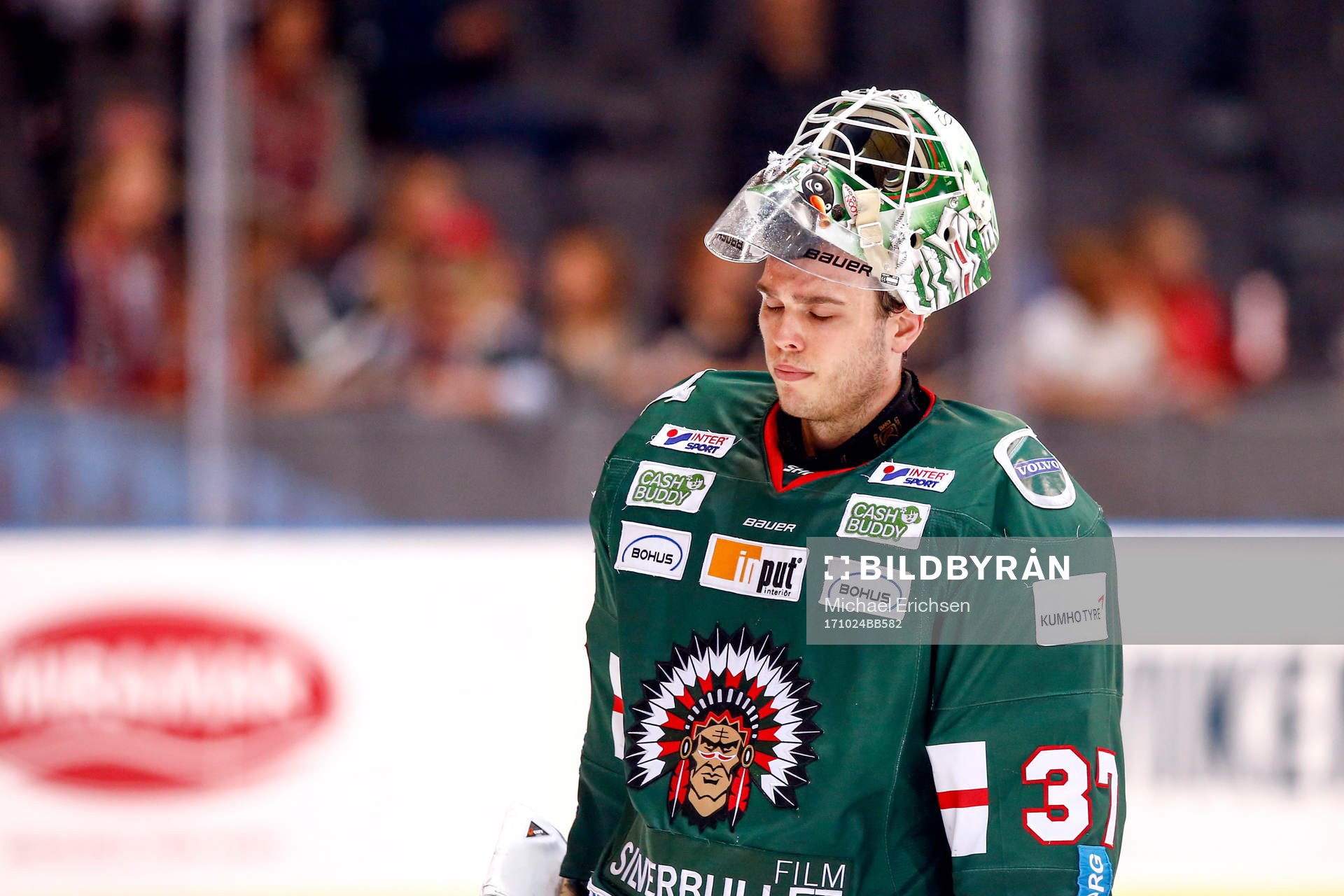 Frölundas målvakt Johan Gustafsson blir utbytt