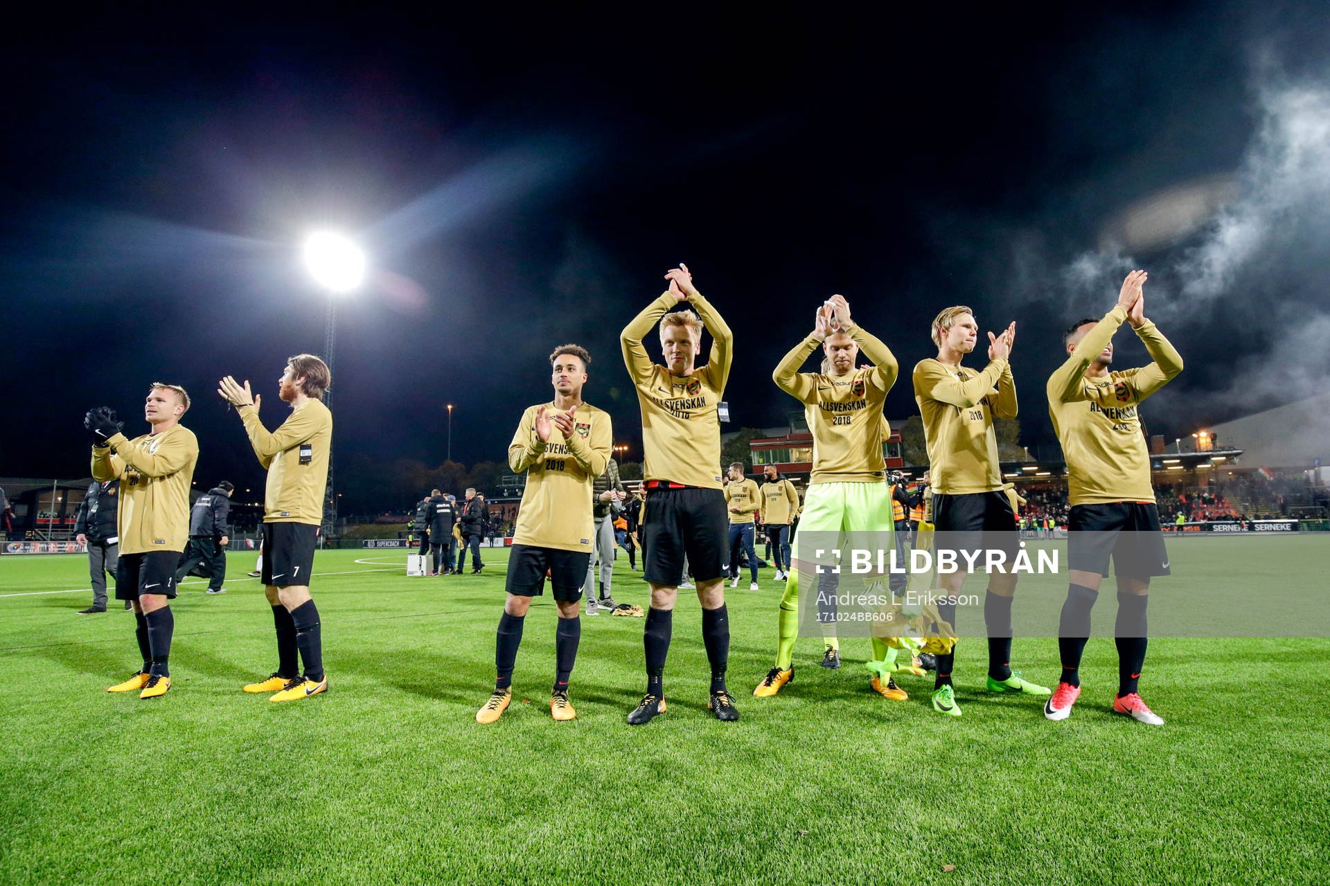 Brommapojkarnas spelare jublar