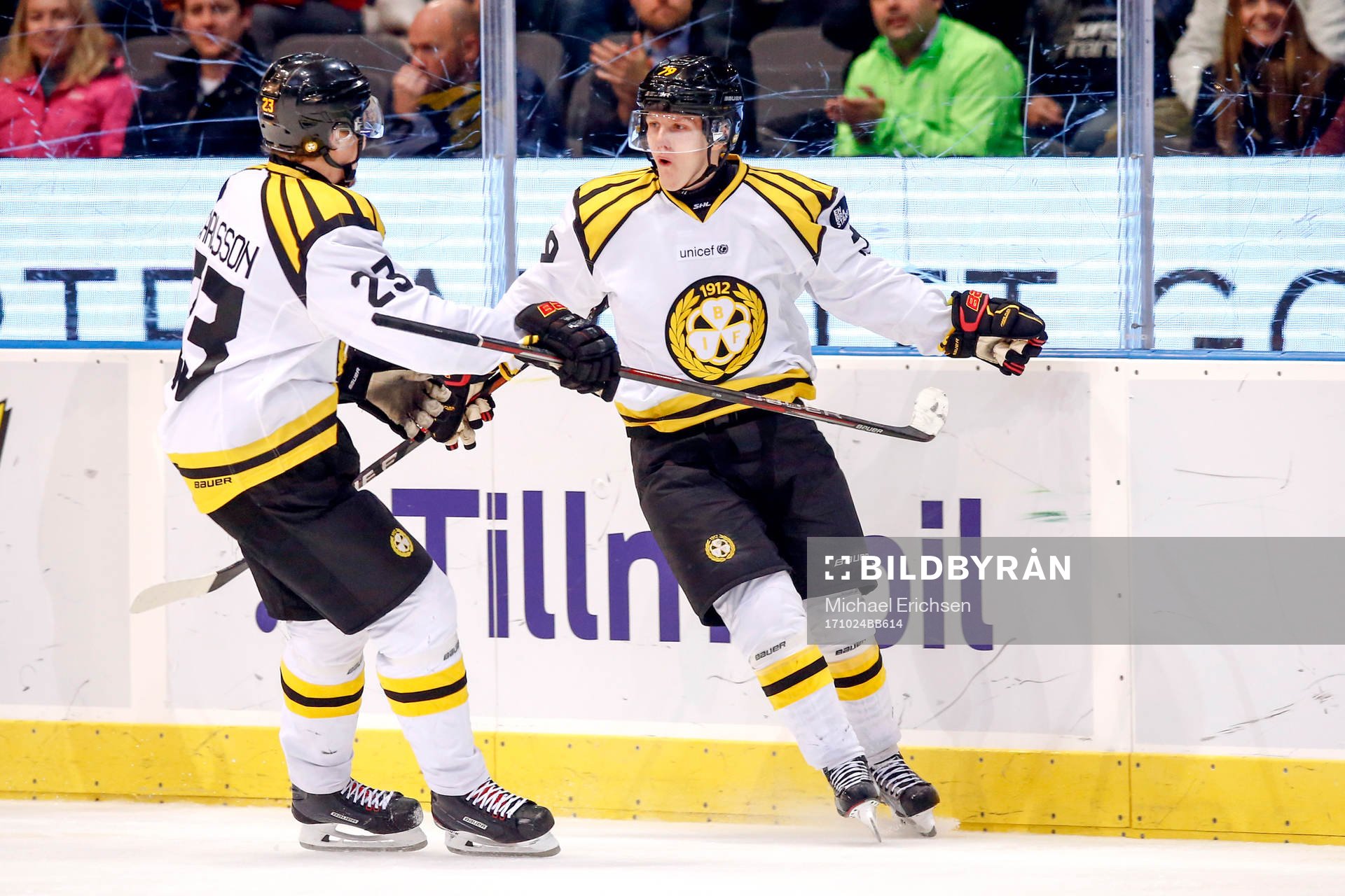 Brynäs Daniel Mannberg jublar med Lucas Carlsson