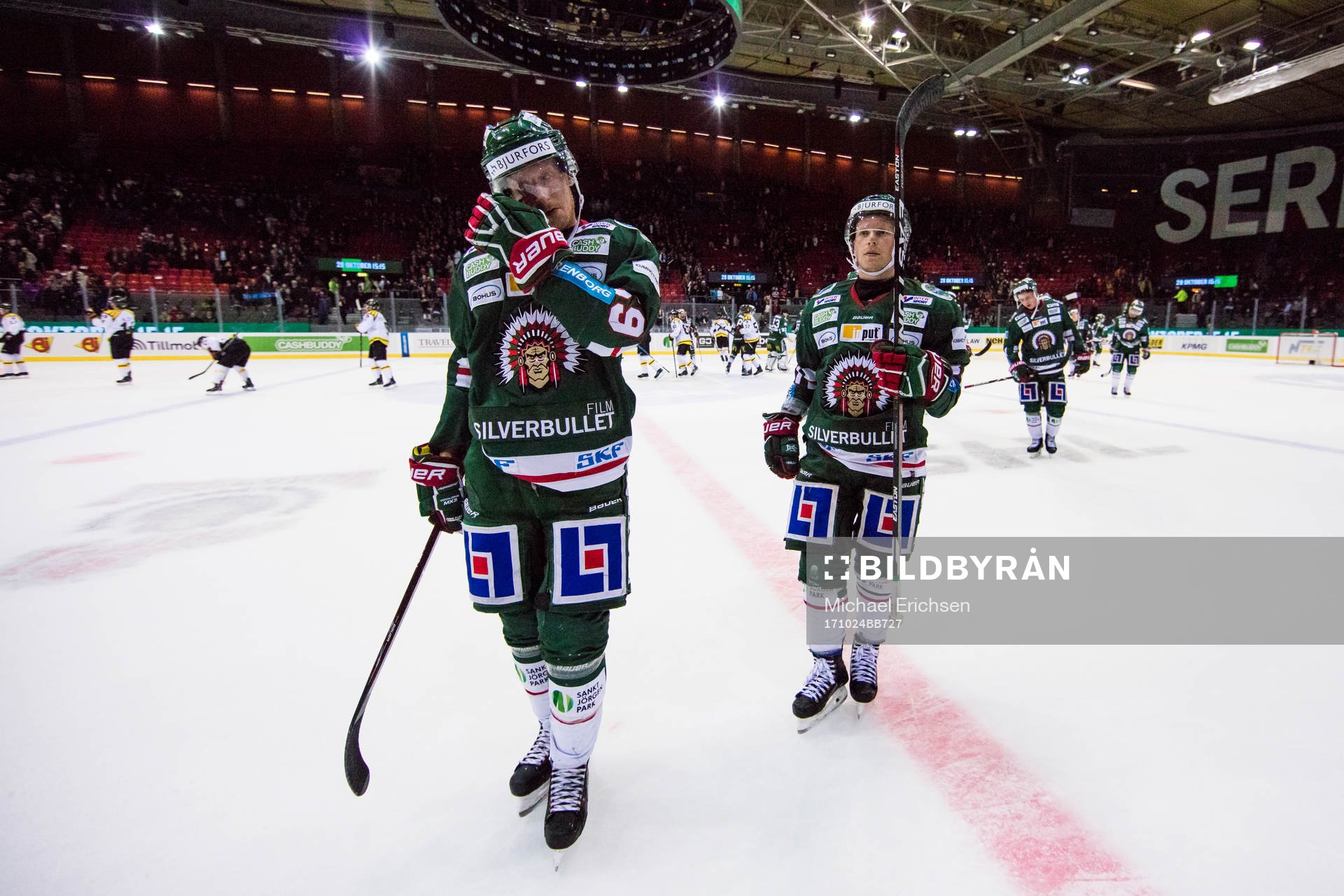 Frölundas Simon Hjalmarsson och Ryan Lasch deppar