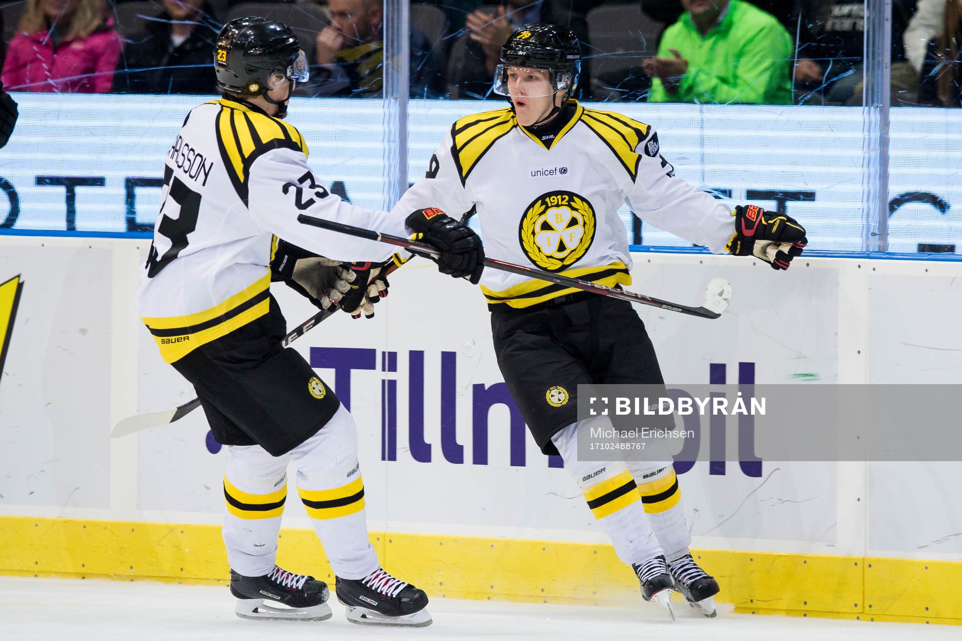 Brynäs Daniel Mannberg jublar ihop med Lucas Carlsson