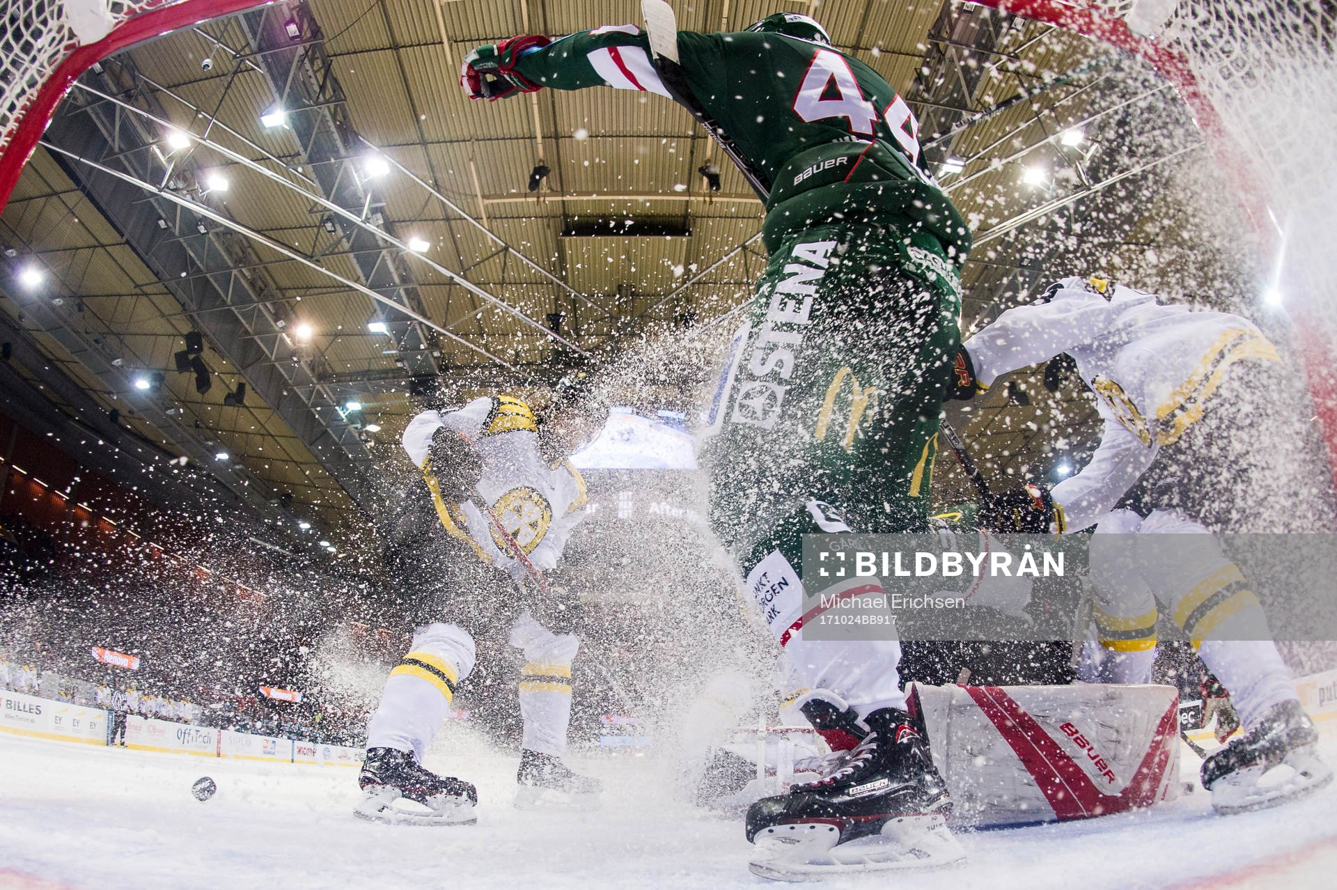 Frölundas Pontus Widerström oroar vid Brynäs målvakt