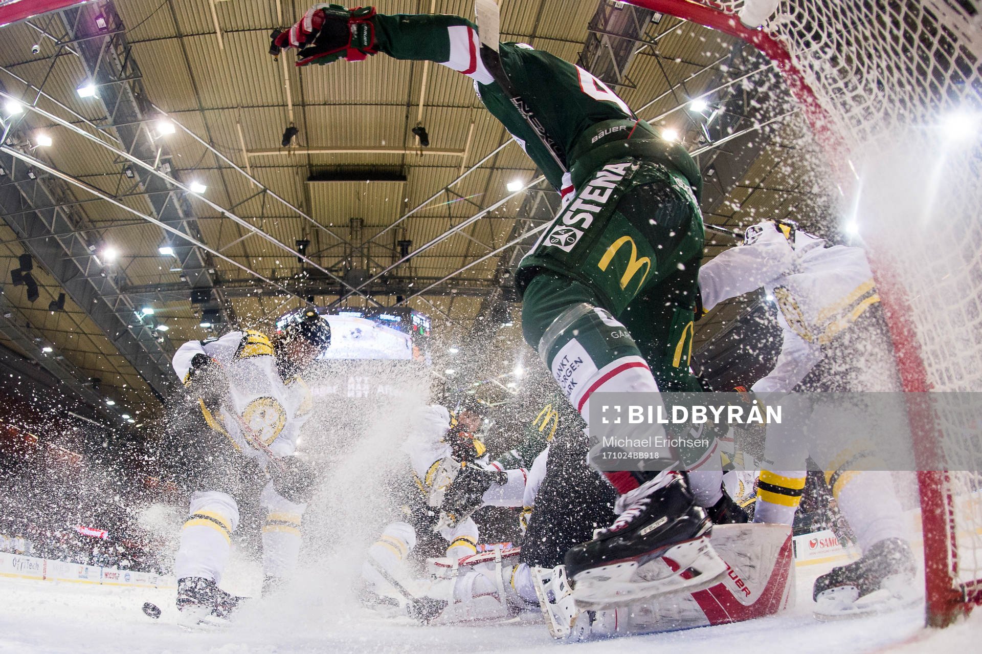Frölundas Pontus Widerström oroar vid Brynäs målvakt