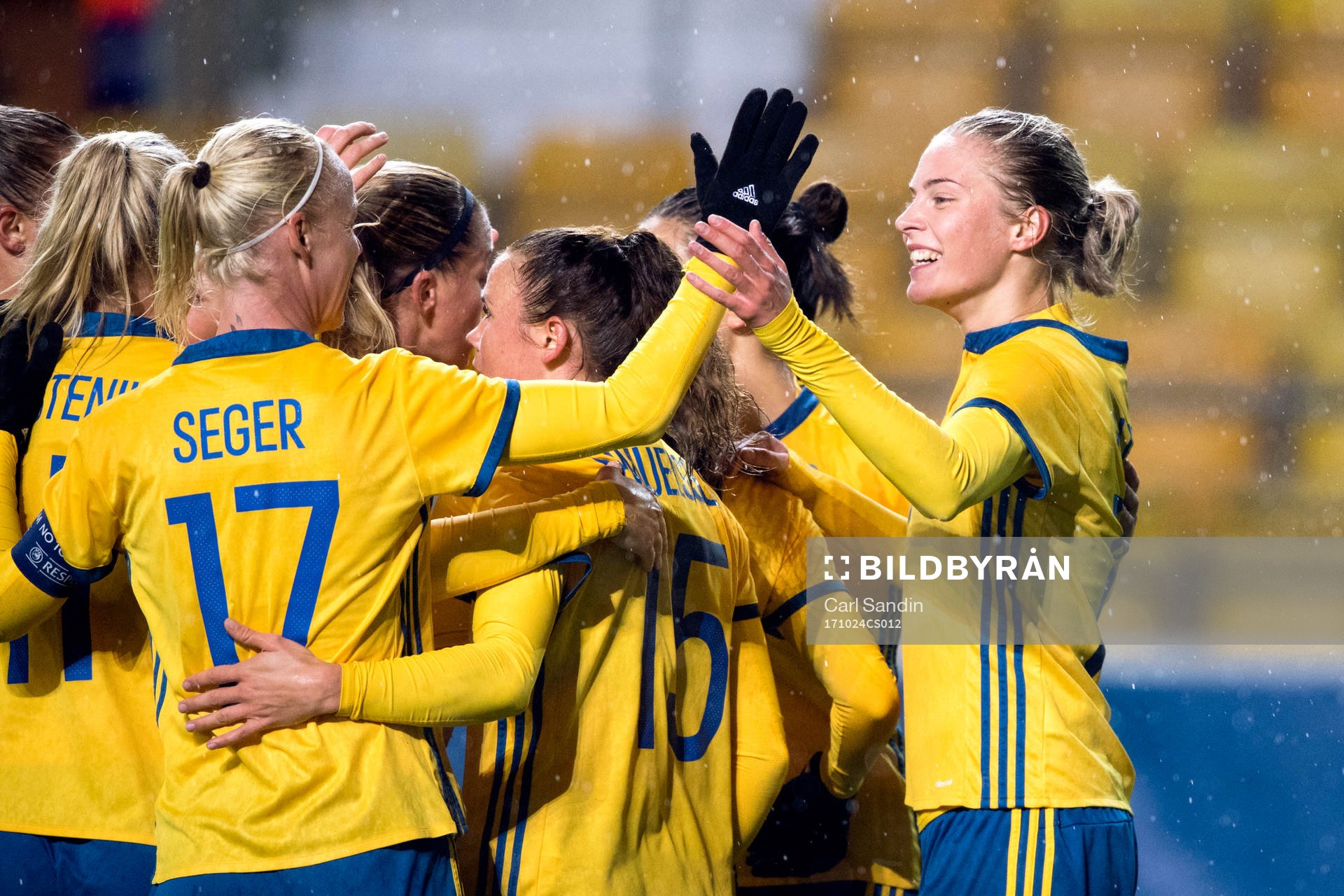 Sveriges Line Hurtig jublar med lagkamrater